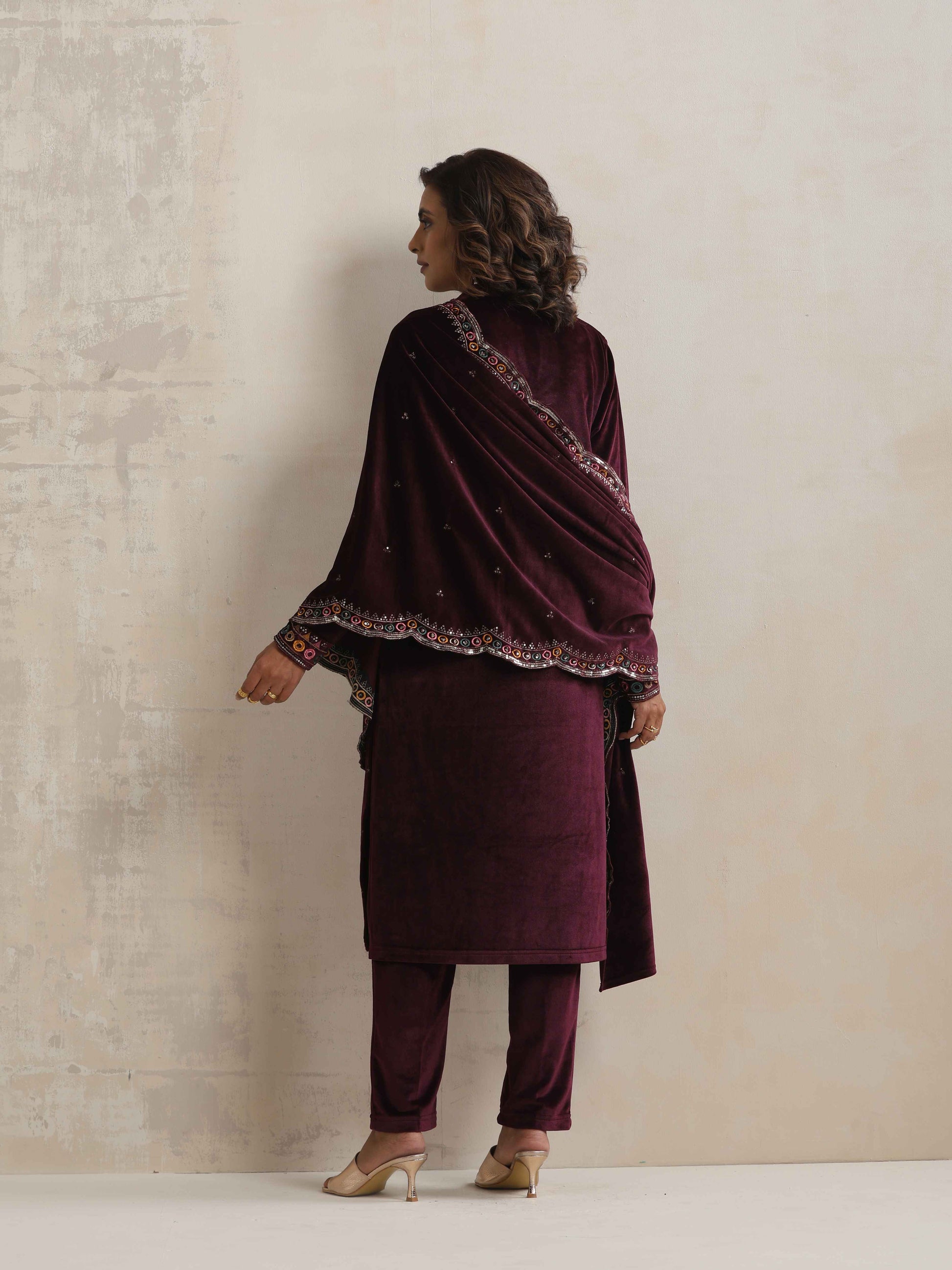 trueBrowns Purple Velvet Geometric Embroidered Kurta Pant Dupatta Set | Swadesiicart