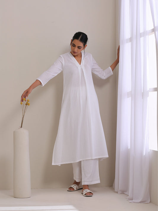 trueBrowns White Dobby Neck Pleat Kurta Pant Set | Swadesiicart