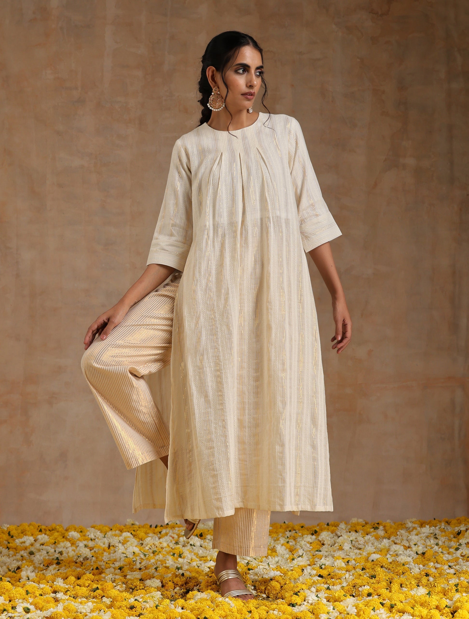 trueBrowns Ivory Gold Cotton Neck Pleat Kurta Set | Swadesiicart