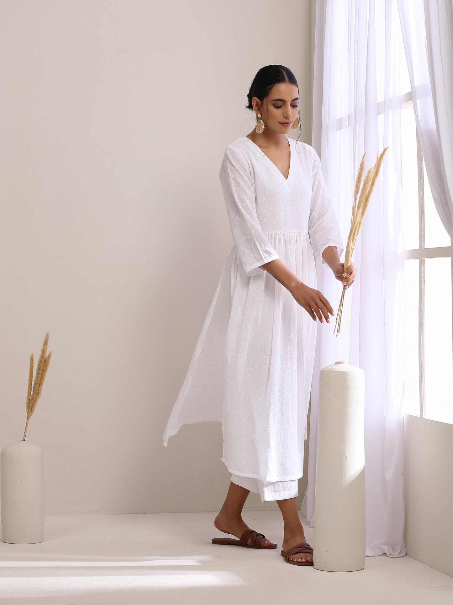 trueBrowns White Dobby High Slit Gathered Kurta Set | Swadesiicart