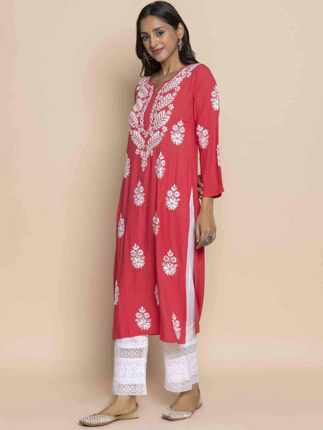 HOUSE OF KARI Floral Chikankari Embroidered Notched Round Neck Straight Kurta | Swadesiicart