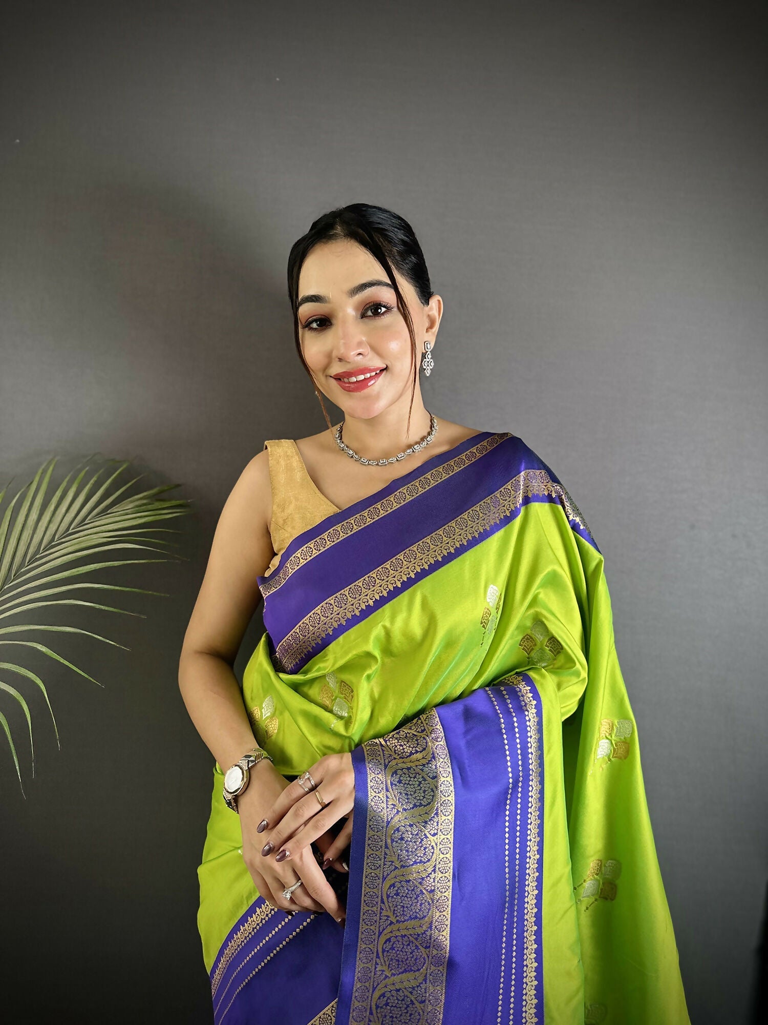 Joban Fashion Light Green Banarasi Soft Silk Woven Saree | Swadesiicart