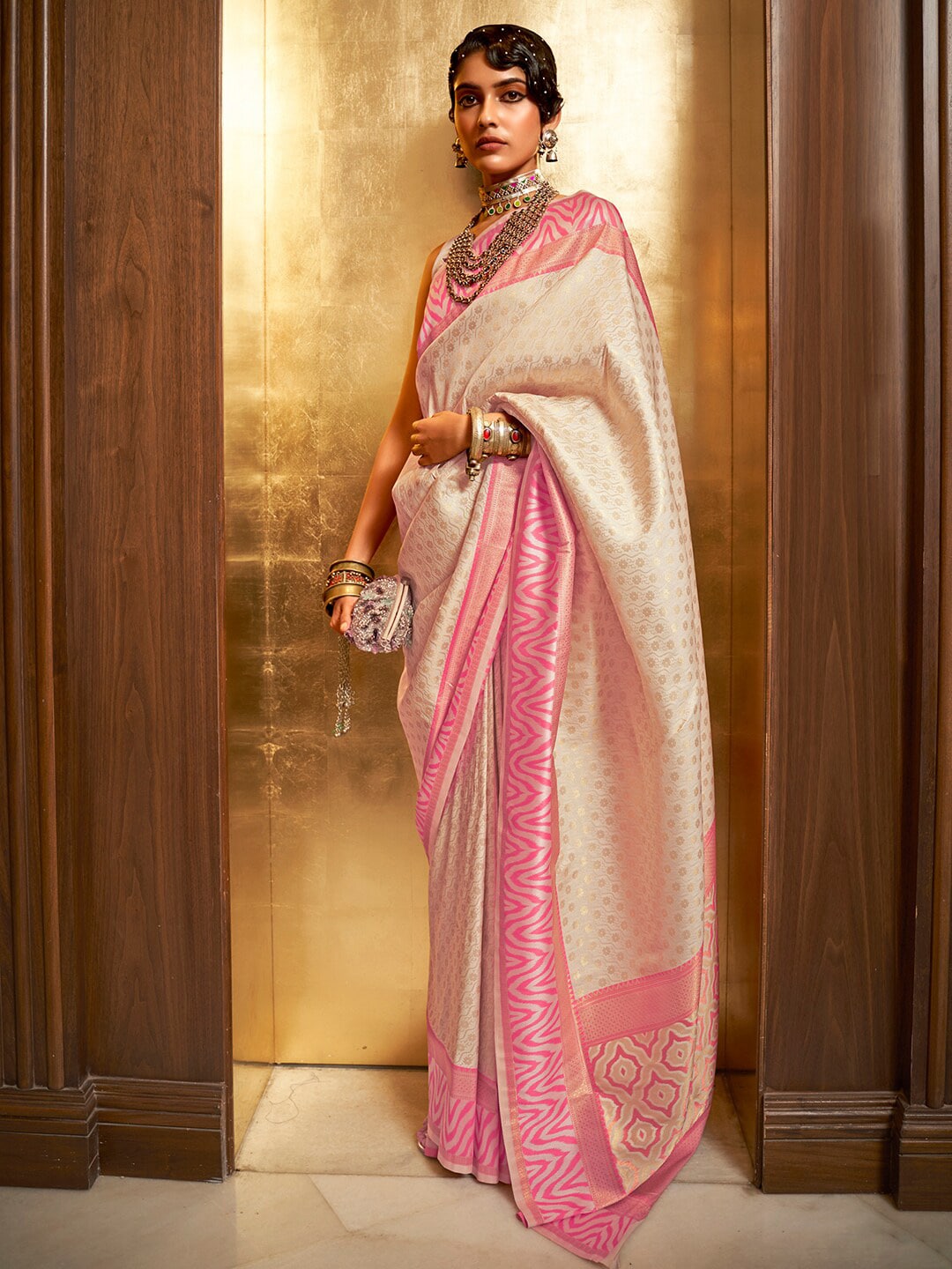 Mitera Cream-Coloured & Pink Paisley Silk Blend Banarasi Saree | Swadesiicart