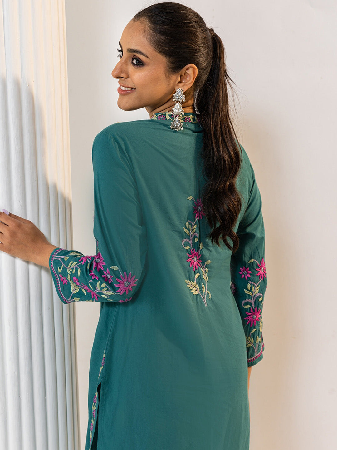 HOUSE OF KARI Floral Embroidered Regular Chikankari Kurta with Trousers | Swadesiicart