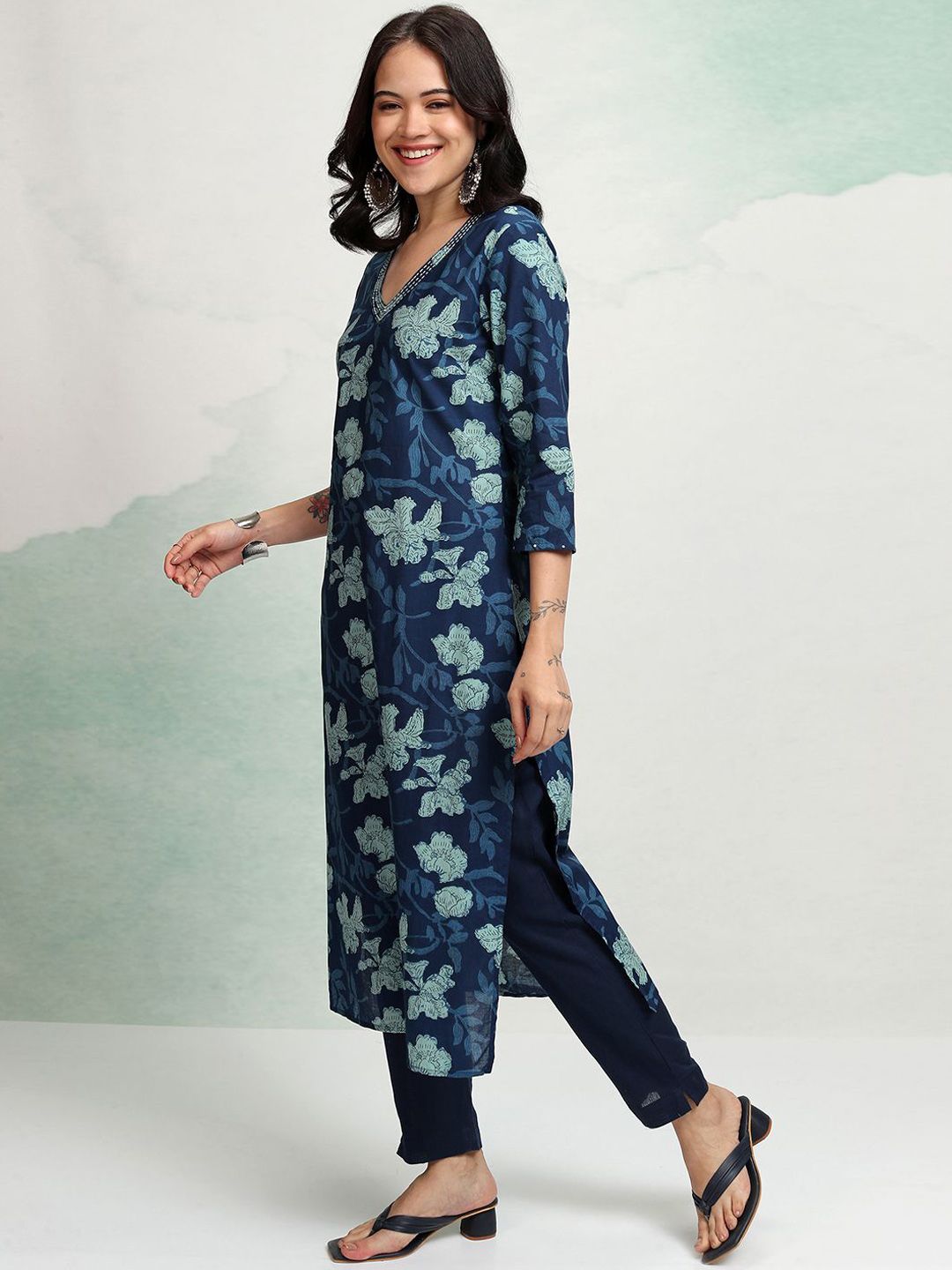Vishudh Floral Printed V-Neck Cotton Straight Kurta - Swadesiicart
