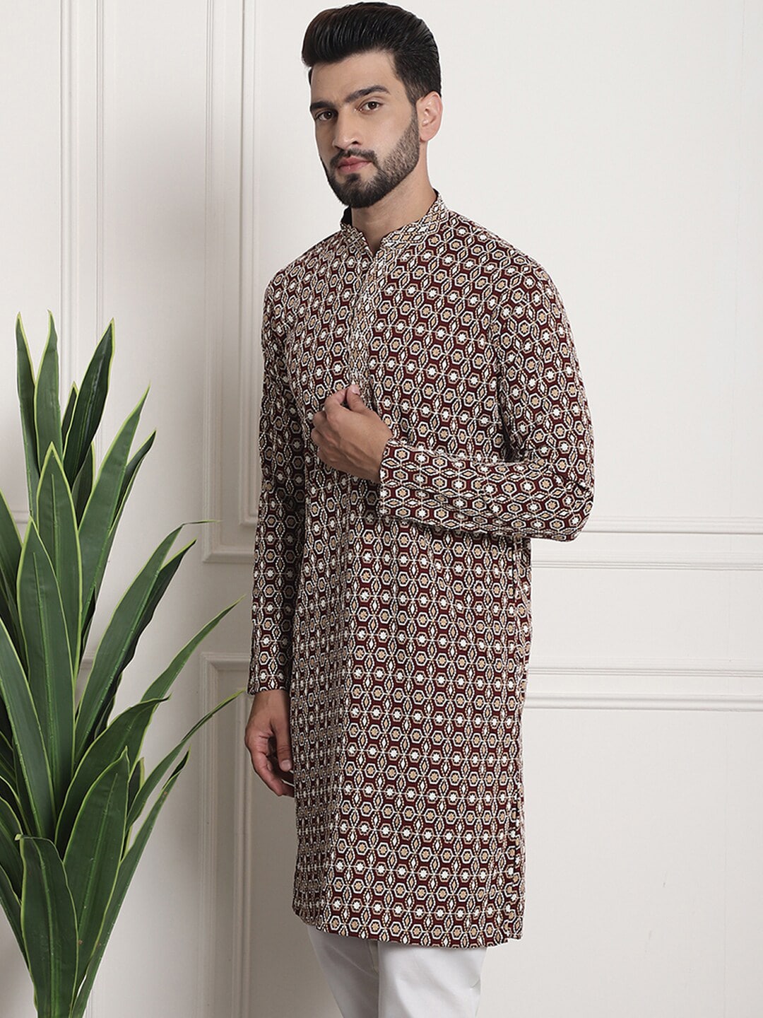 Sojanya Geometric Embroidered Mandarin Collar Kurta | Swadesiicart
