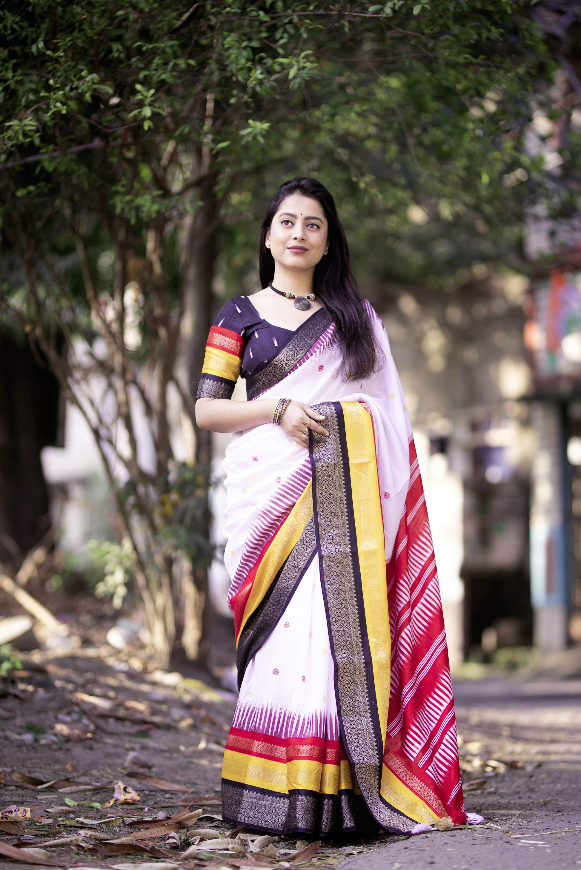 White Cotton Crepe Printed Saree with Unstitched Blouse - Hiral Fashion | Swadesiicart