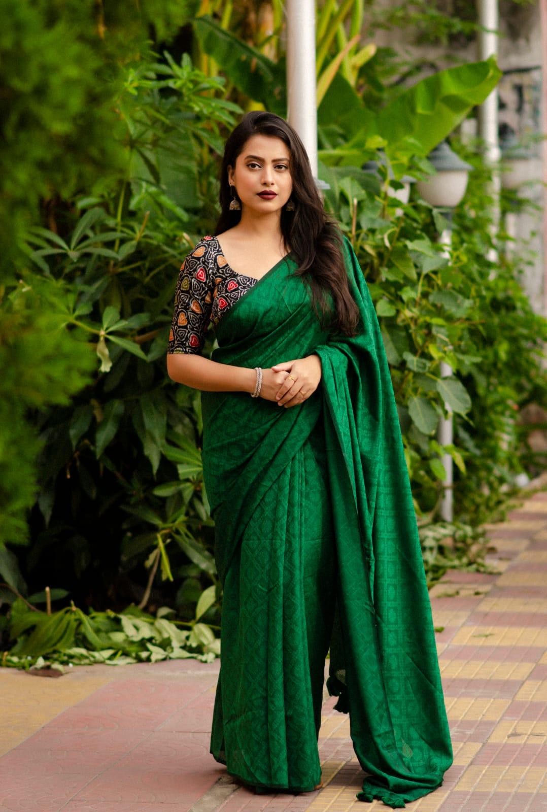 Green Jute Silk Woven Design Saree with Unstitched Blouse - Hiral Fashion | Swadesiicart