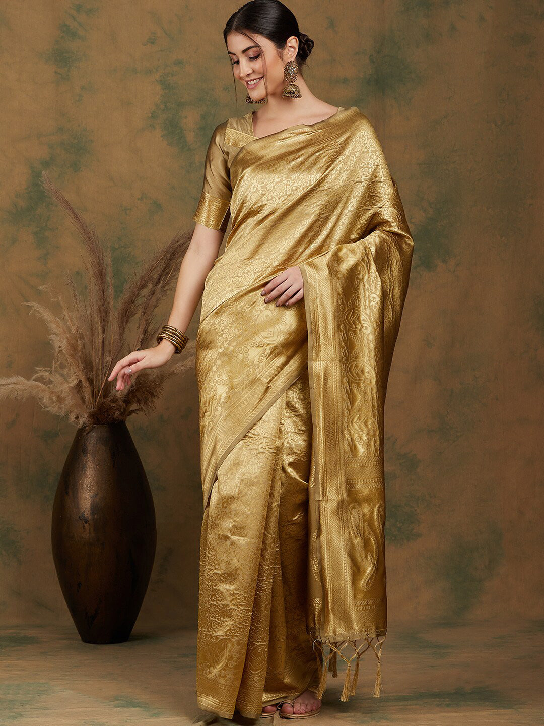 Sangria Ethnic Motif Woven-Design Banarasi Saree | Swadesiicart