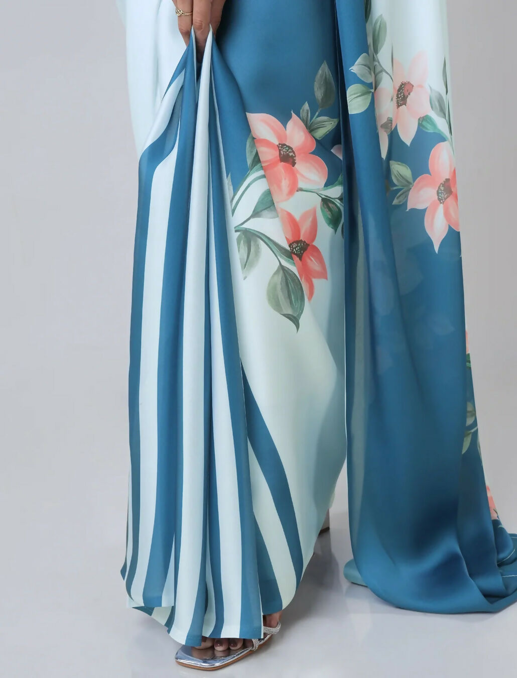 Vastranavya Icy Blue Freehand with Navy Starburst & Floral Print Ready to Wear Saree | Swadesiicart