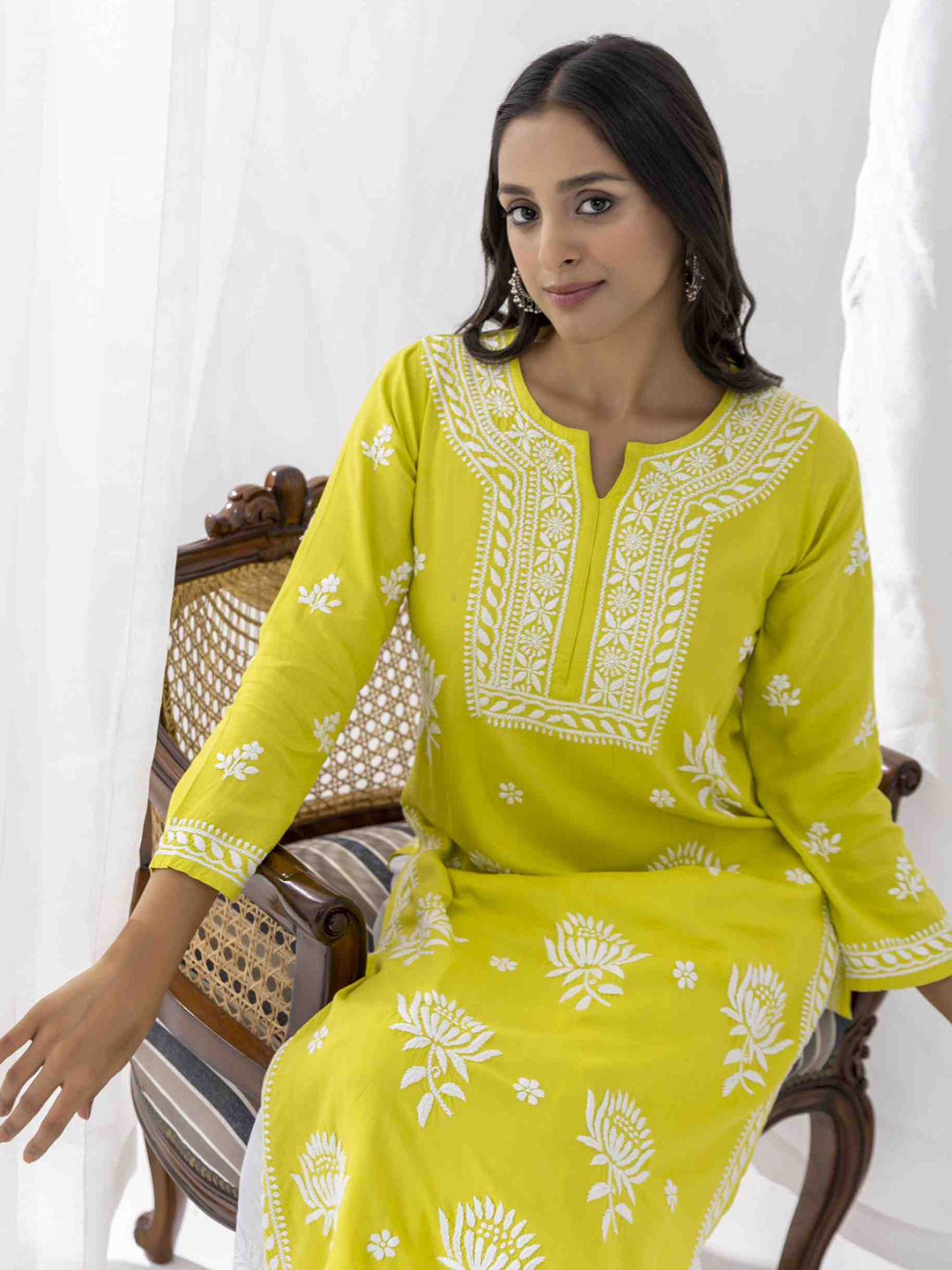 HOUSE OF KARI Floral Chikankari Embroidered Cotton Straight Kurta | Swadesiicart