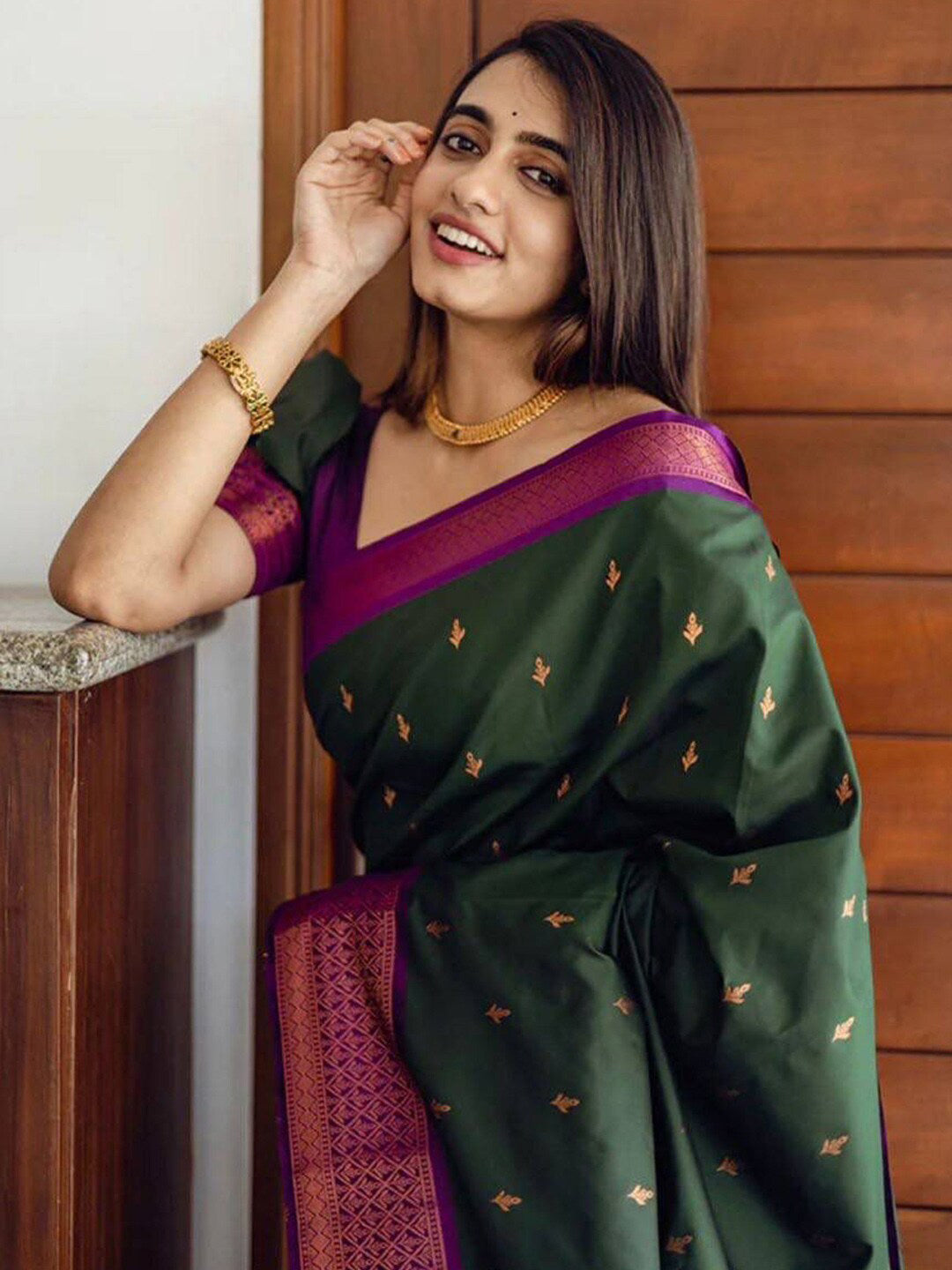 Kalini Ethnic Motifs Woven Design Zari Silk Blend Banarasi Saree | Swadesiicart