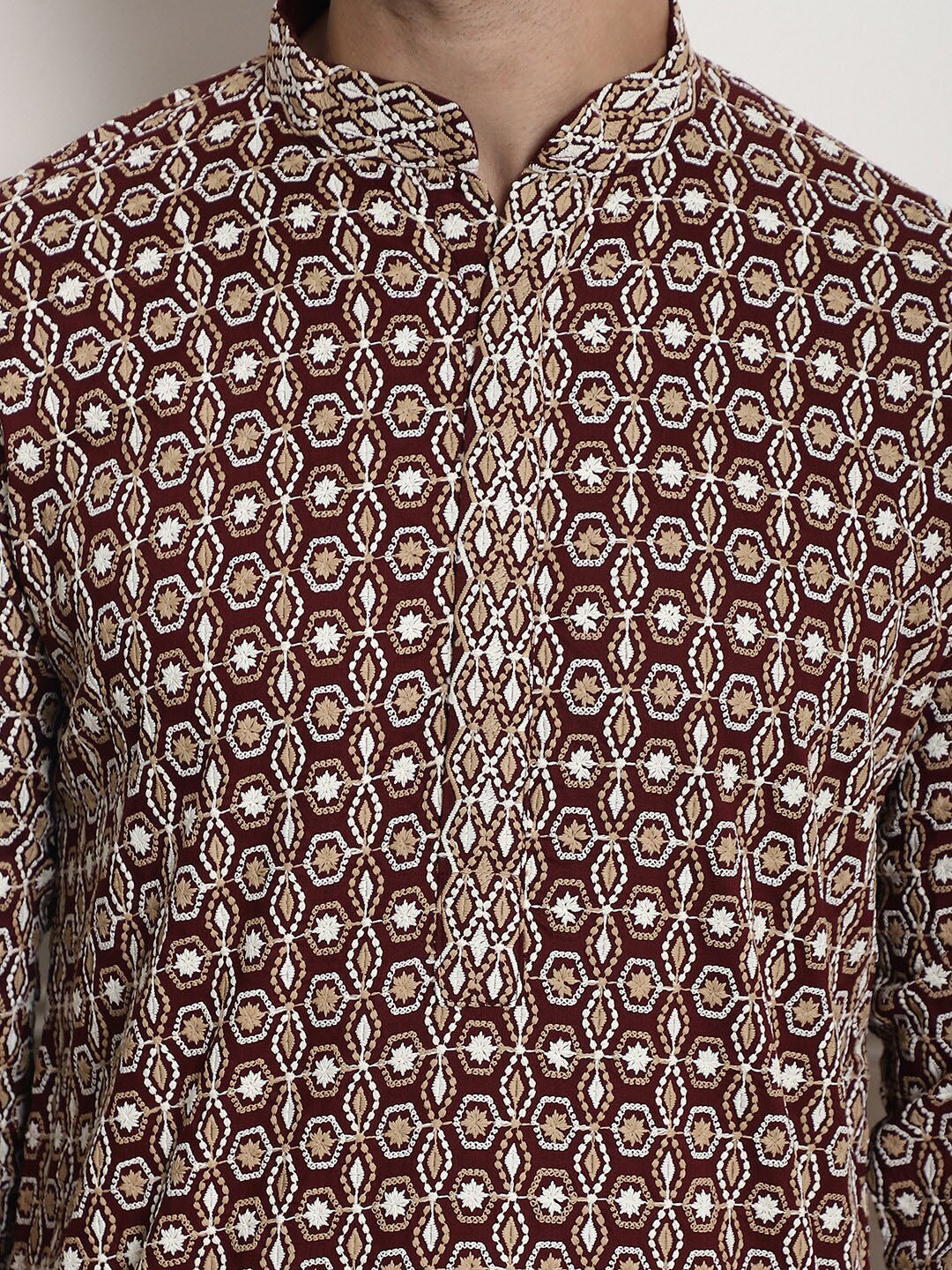 Sojanya Geometric Embroidered Mandarin Collar Kurta | Swadesiicart