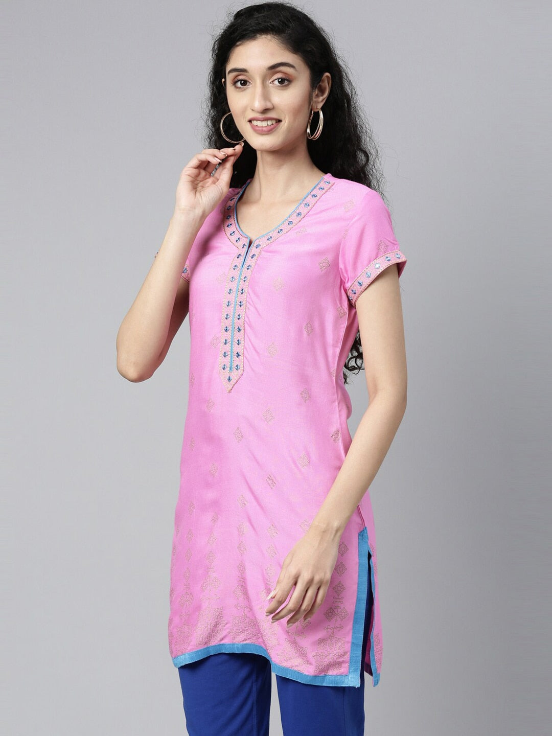 Souchii Pink Embroidered Pastels Kurta - Swadesiicart