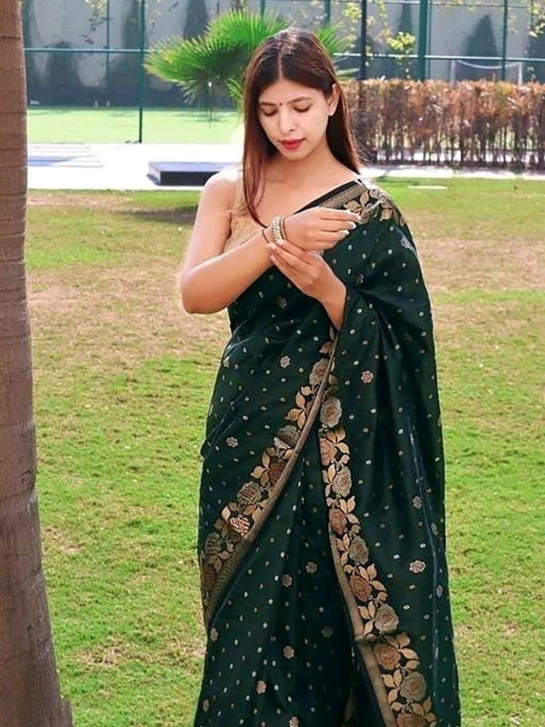 Kalini Floral Woven Design Zari Banarasi Saree | Swadesiicart