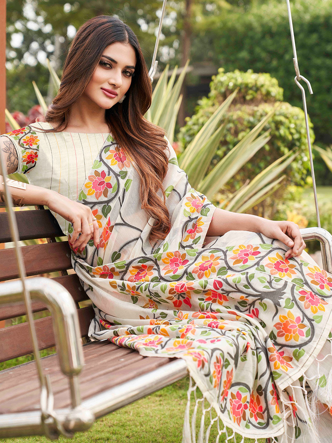 Tikhi Imli White Floral Woven Design Saree | Swadesiicart
