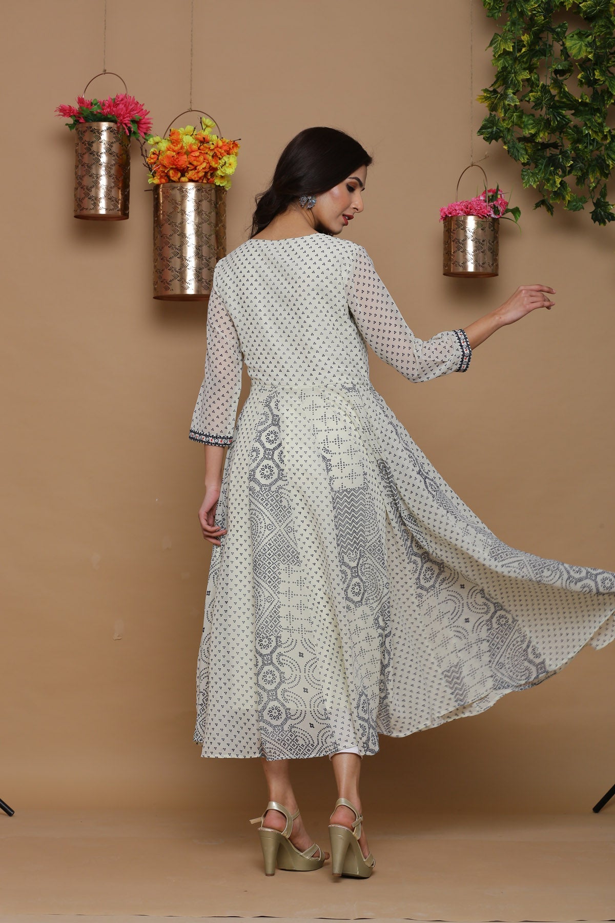 Juniper Womens Ivory Georgette Bandhani Print Kurta - Swadesiicart