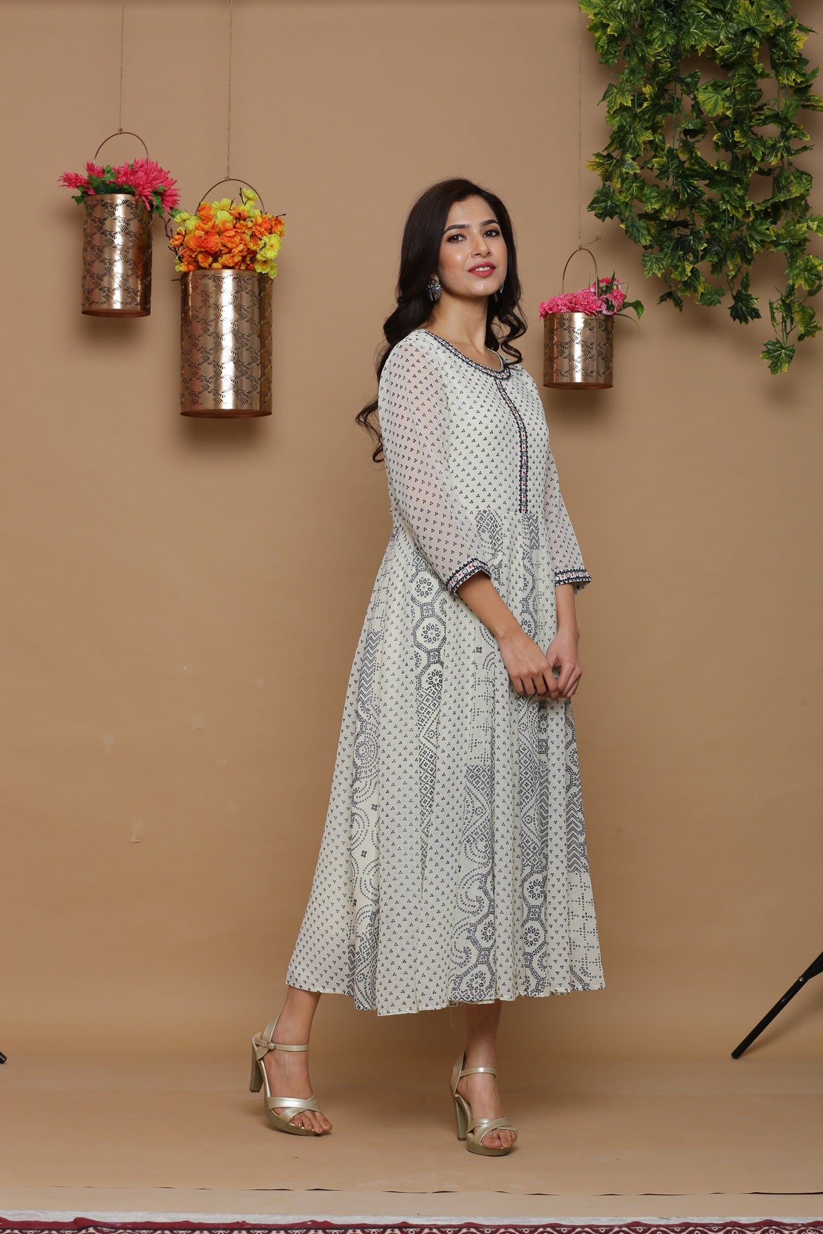 Juniper Womens Ivory Georgette Bandhani Print Kurta - Swadesiicart