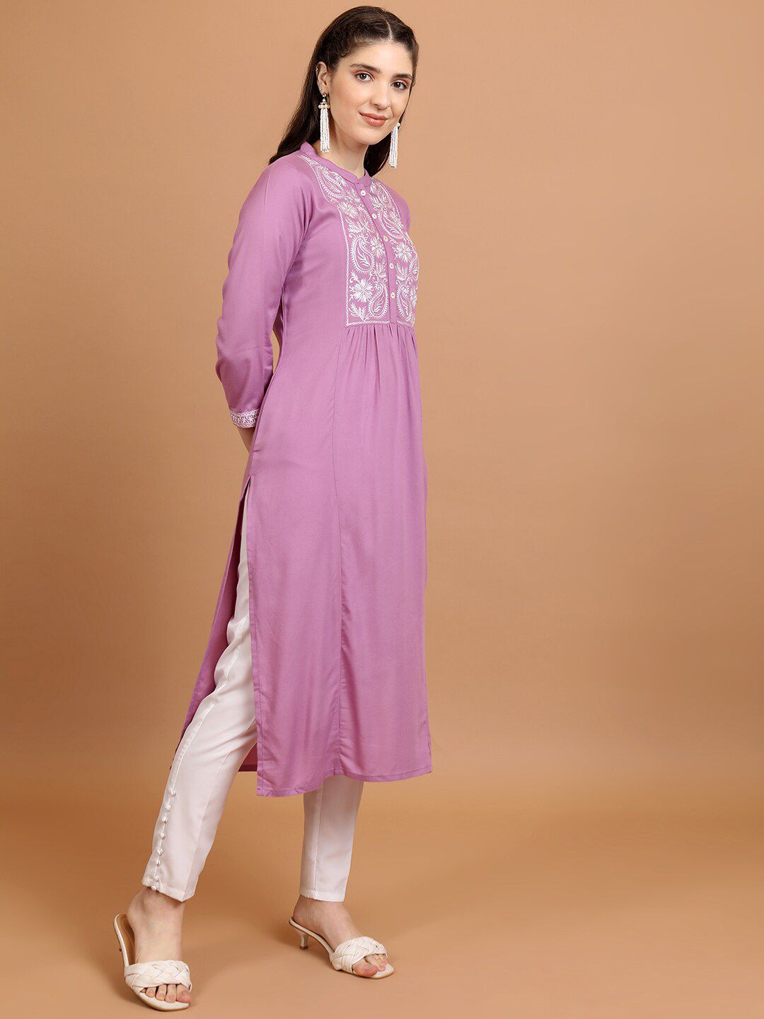 Vishudh Floral Embroidered Straight Kurta - Swadesiicart