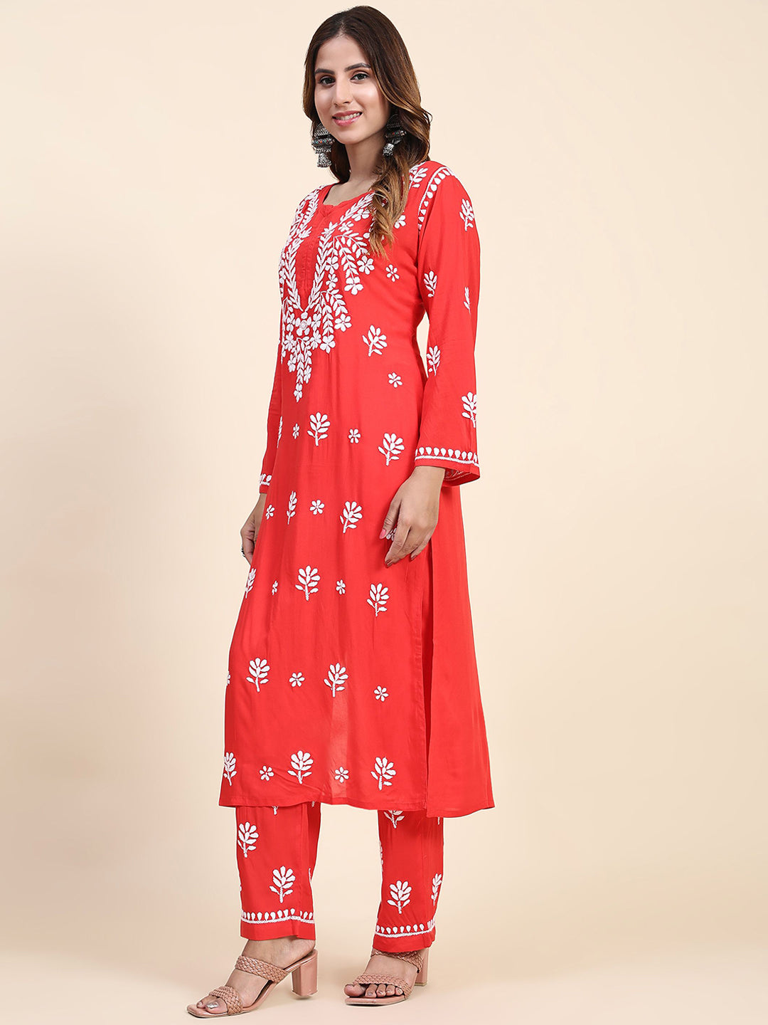 HOUSE OF KARI Floral Embroidered Chikankari Pure Cotton Straight Kurta With Trousers | Swadesiicart
