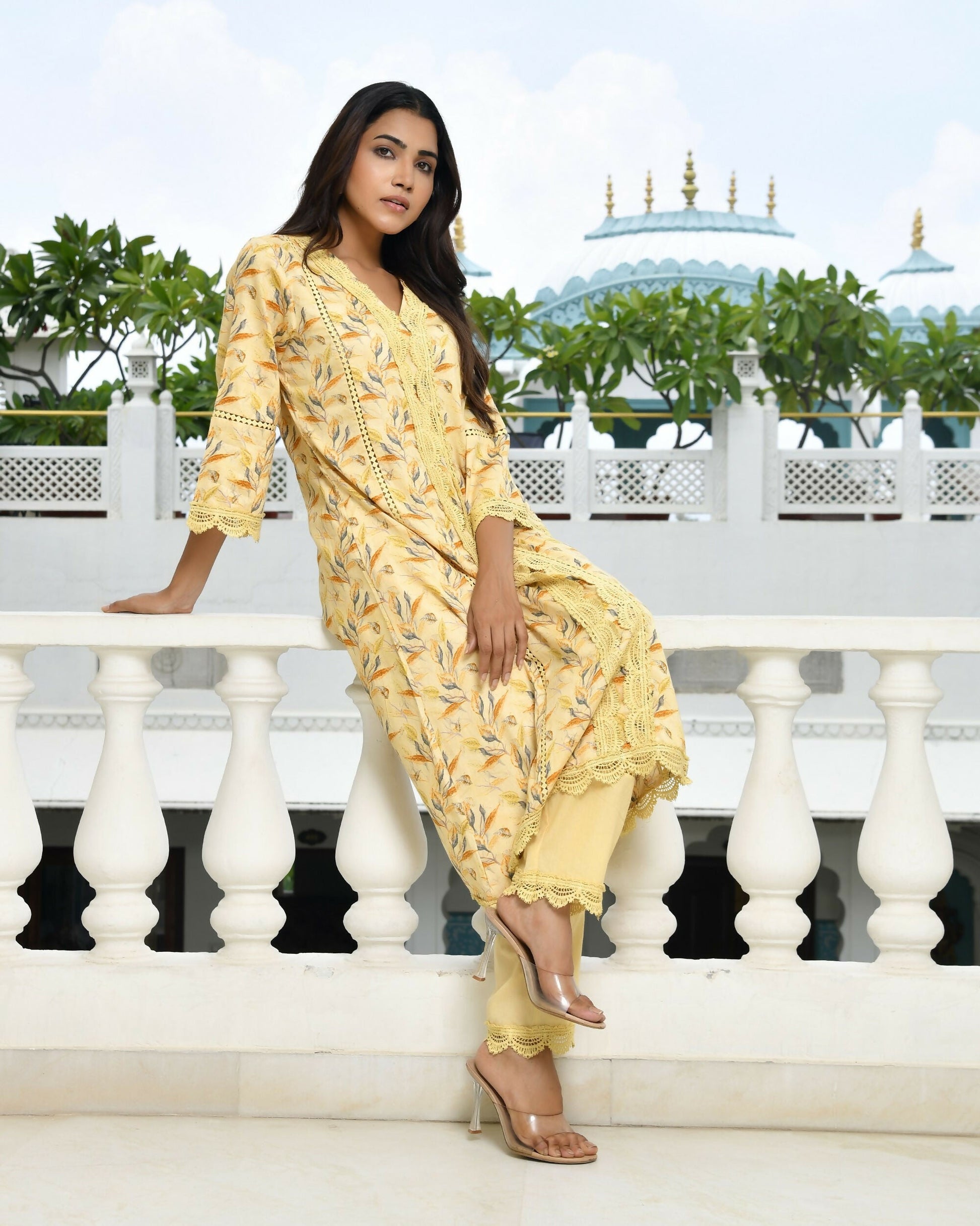 Vaasva Women's Yellow Cotton Printed Kurta Pant Set | Swadesiicart