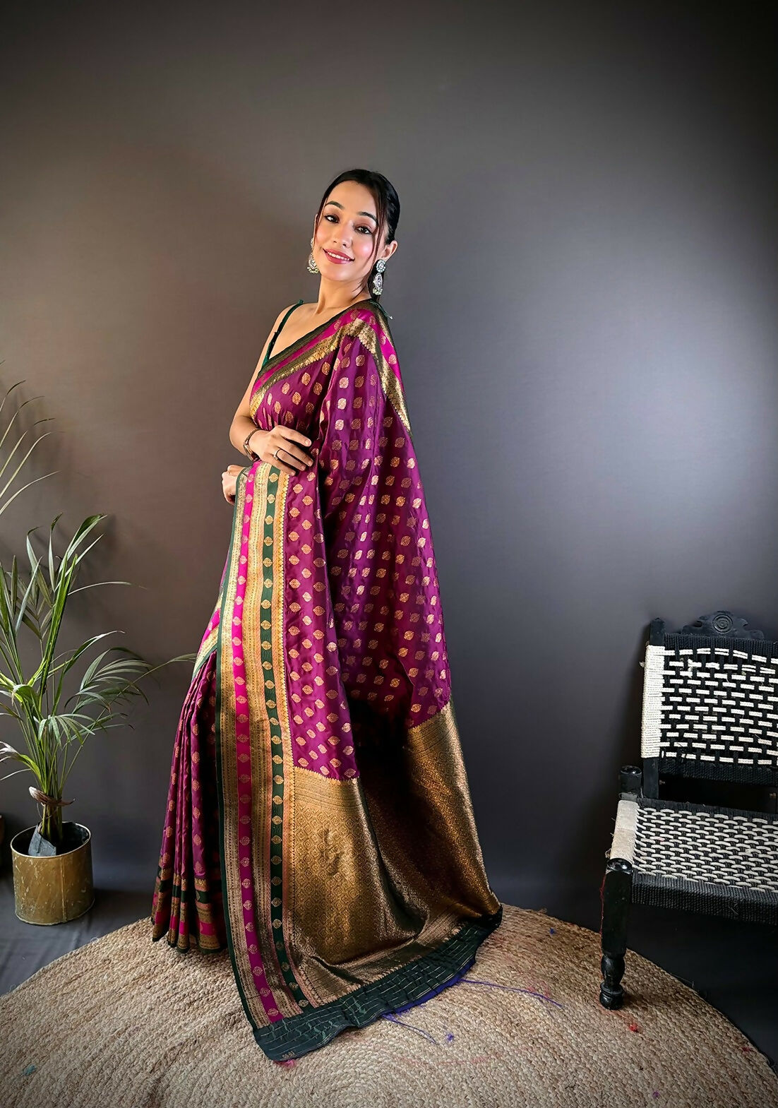 Joban Fashion Green Butti Banarasi Silk Sarees | Swadesiicart