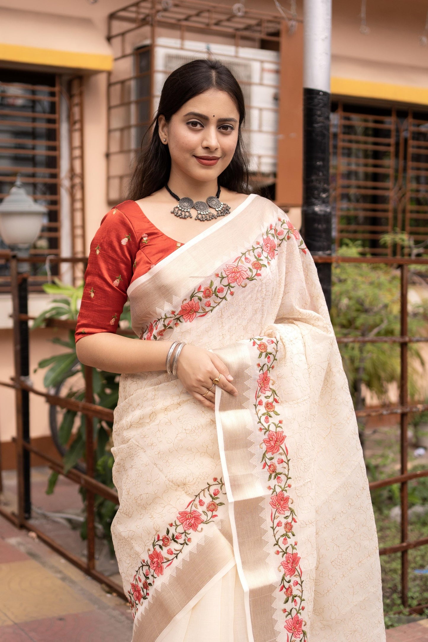 White Pure Linen Woven Design Saree with Unstitched Blouse - Hiral Fashion | Swadesiicart
