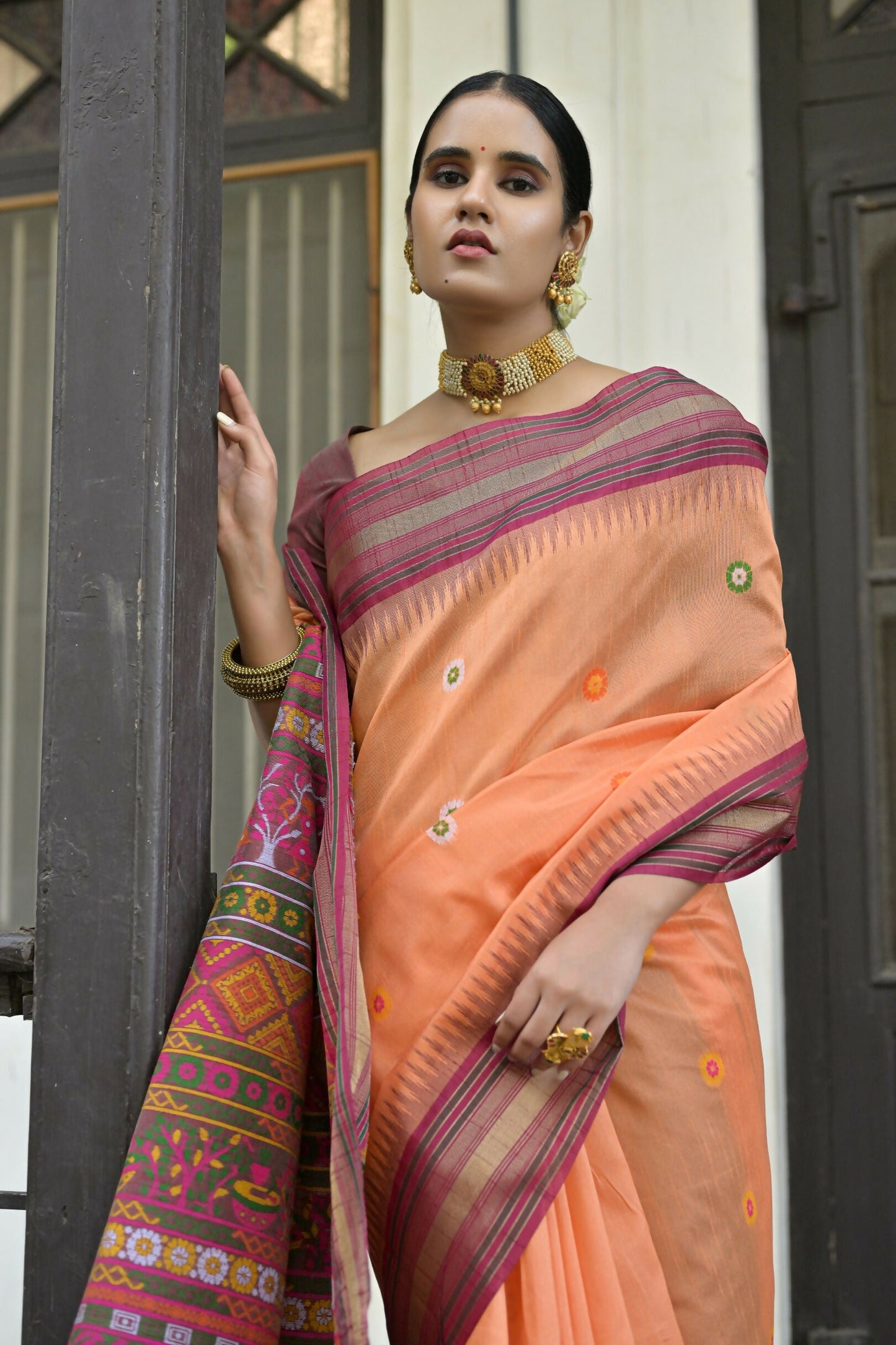Vishnu Weaves Women's Orange Handloom Raw Silk Saree with Blouse - Swadesiicart