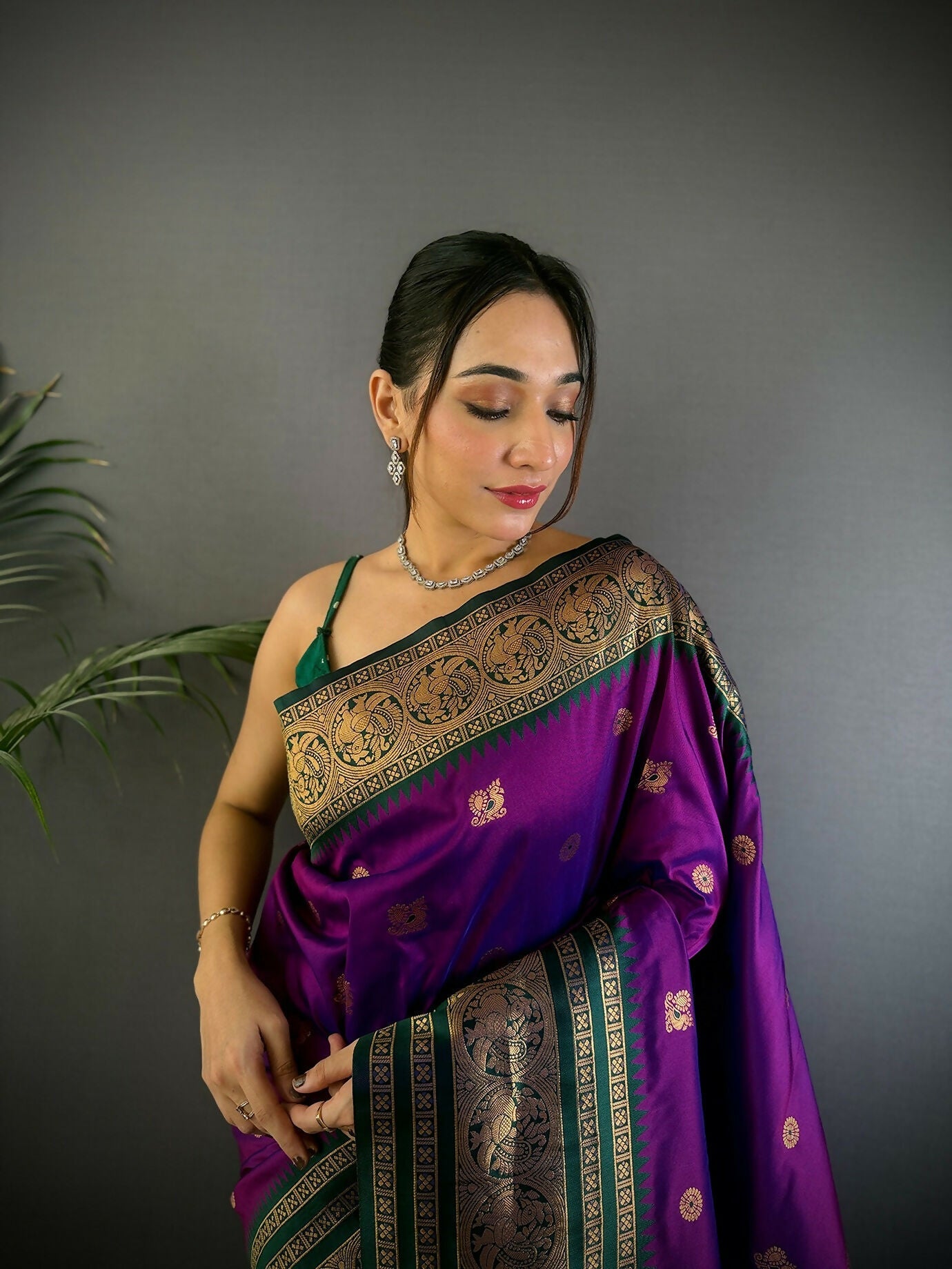 Joban Fashion Banarasi Magenta Woven Soft Silk Saree | Swadesiicart