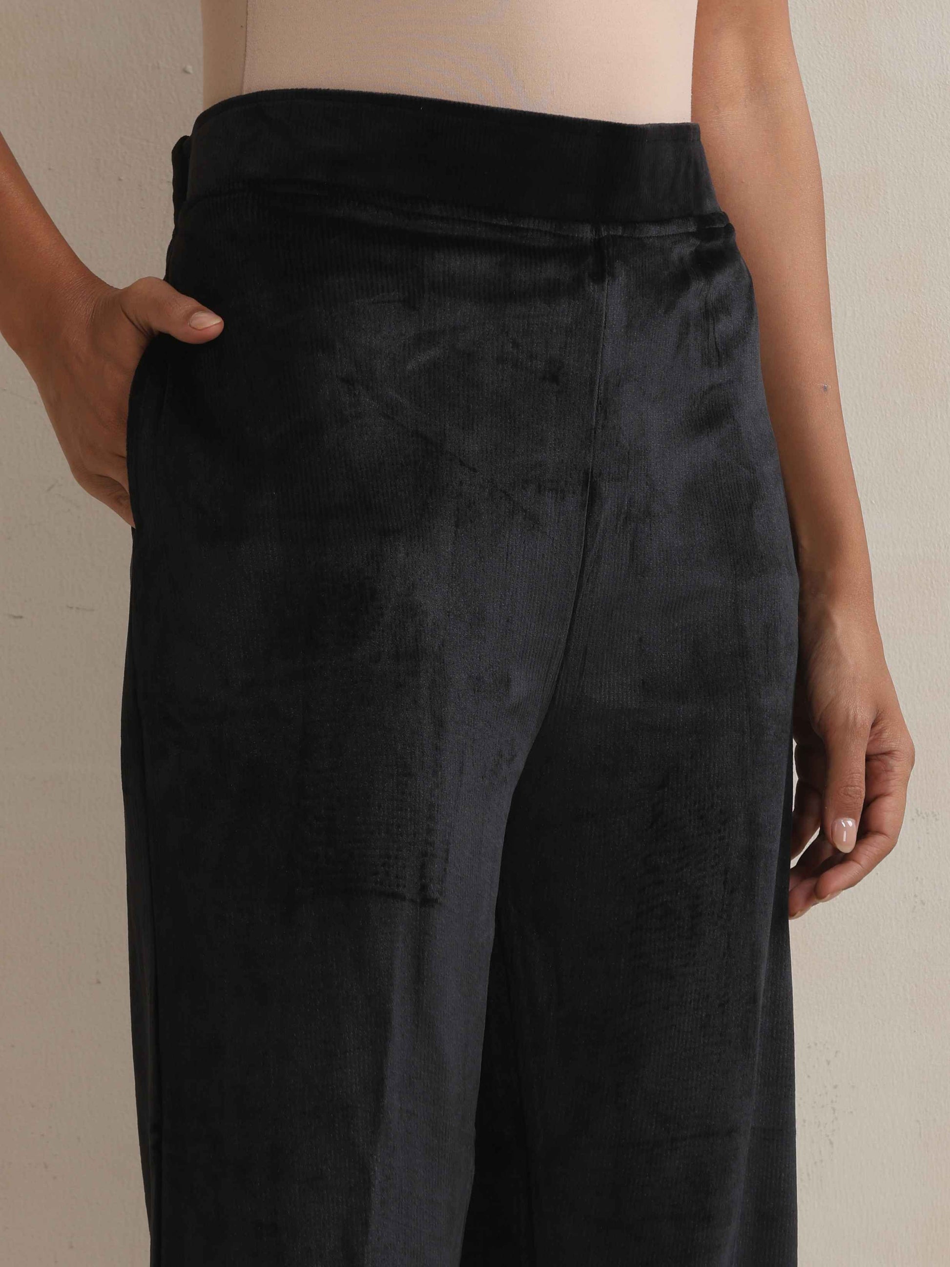trueBrowns Black Velvet Floral Embroidered Kurta Pant Dupatta Set | Swadesiicart