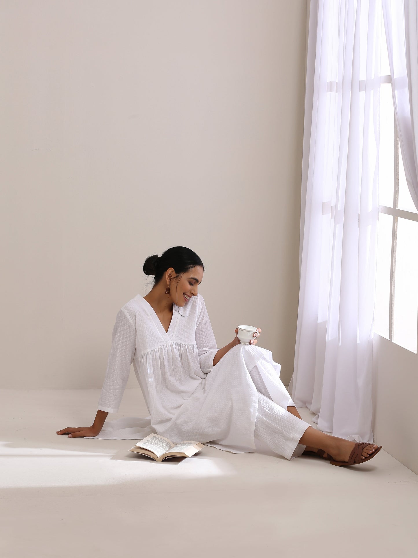 trueBrowns White Dobby Flared Slit Kurta Pant Set | Swadesiicart
