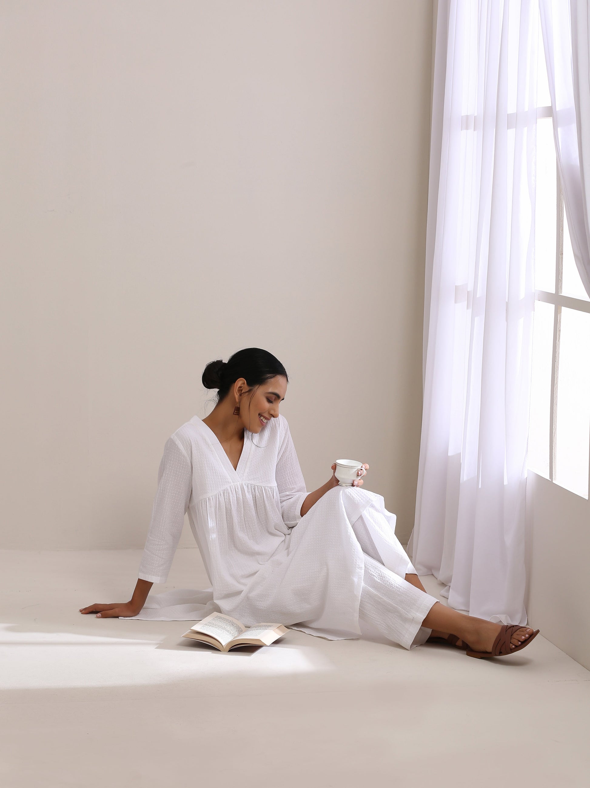 trueBrowns White Dobby Flared Slit Kurta Pant Set | Swadesiicart