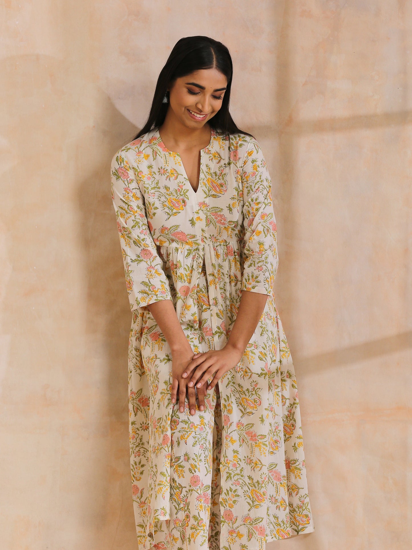 trueBrowns White Multi Color Overall Block Print Cotton Kurta Pant Set | Swadesiicart