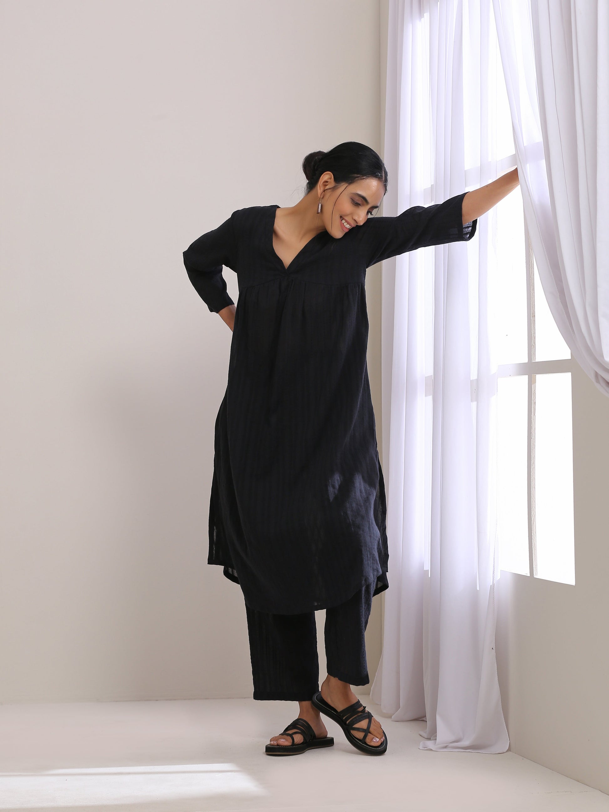 trueBrowns Black Dobby Flared Slit Kurta Pant Set | Swadesiicart