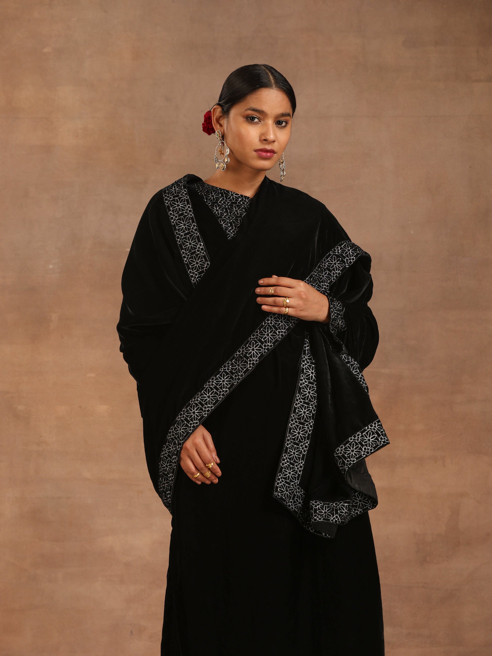trueBrowns Black Velvet Embroidered Kurta | Swadesiicart