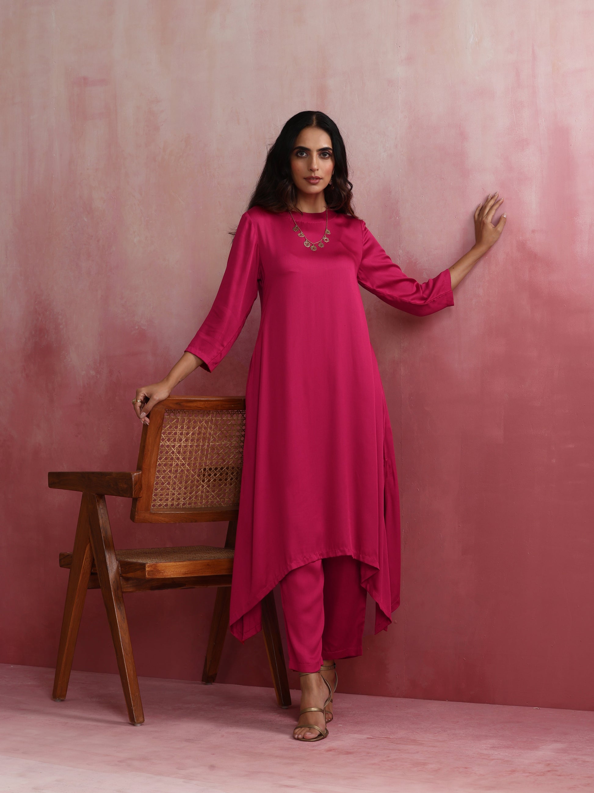 trueBrowns Magenta Highlow Modal Kurta Set | Swadesiicart