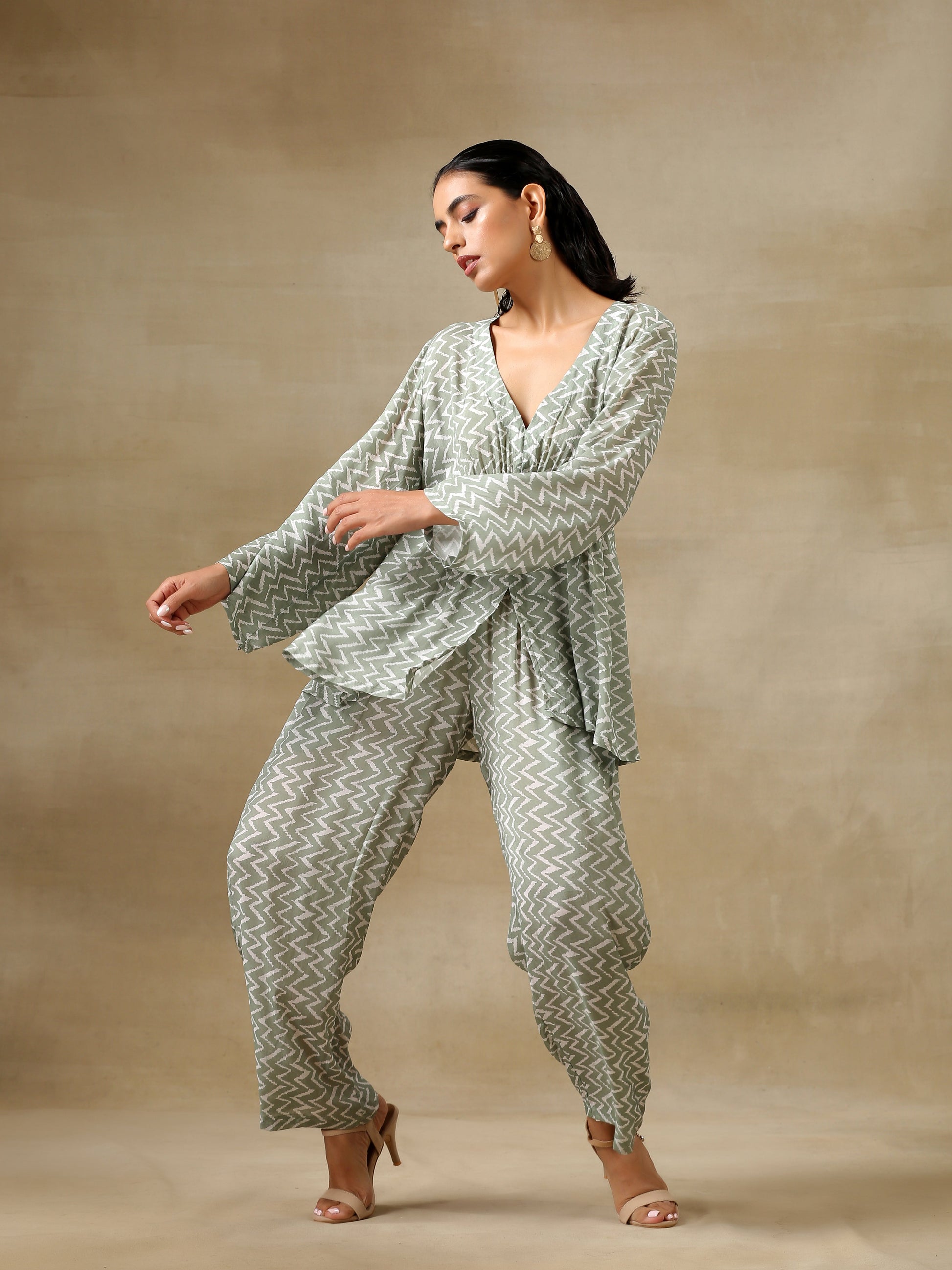 trueBrowns Light Green Bandhani Printed Silk V-Neck Co-Ord Set - Swadesiicart