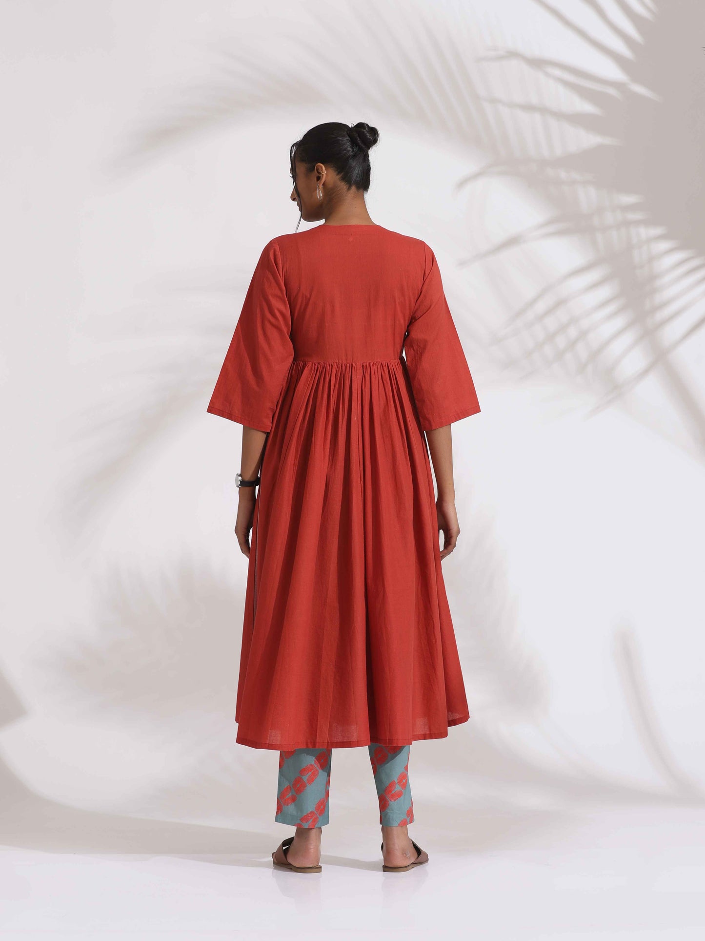 trueBrowns Red Cotton Print Flared Kurta Set | Swadesiicart