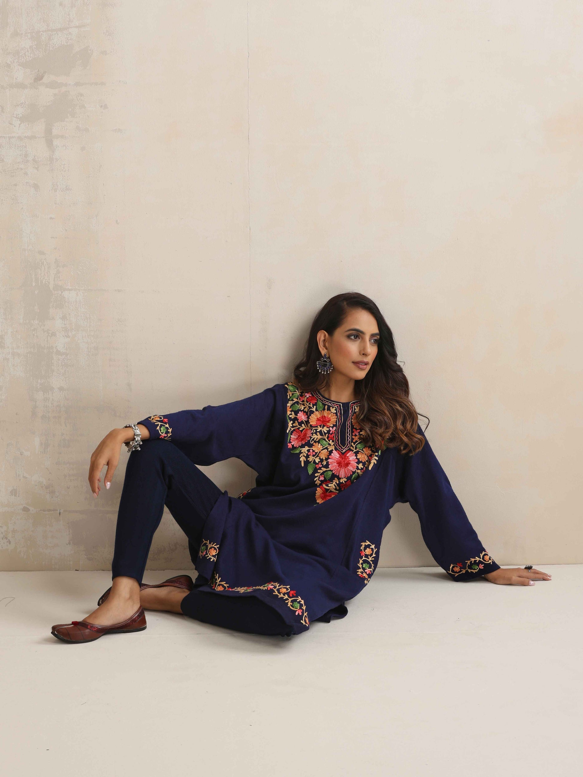 trueBrowns Blue Floral Embroidered Woollen Phiran Kurta | Swadesiicart