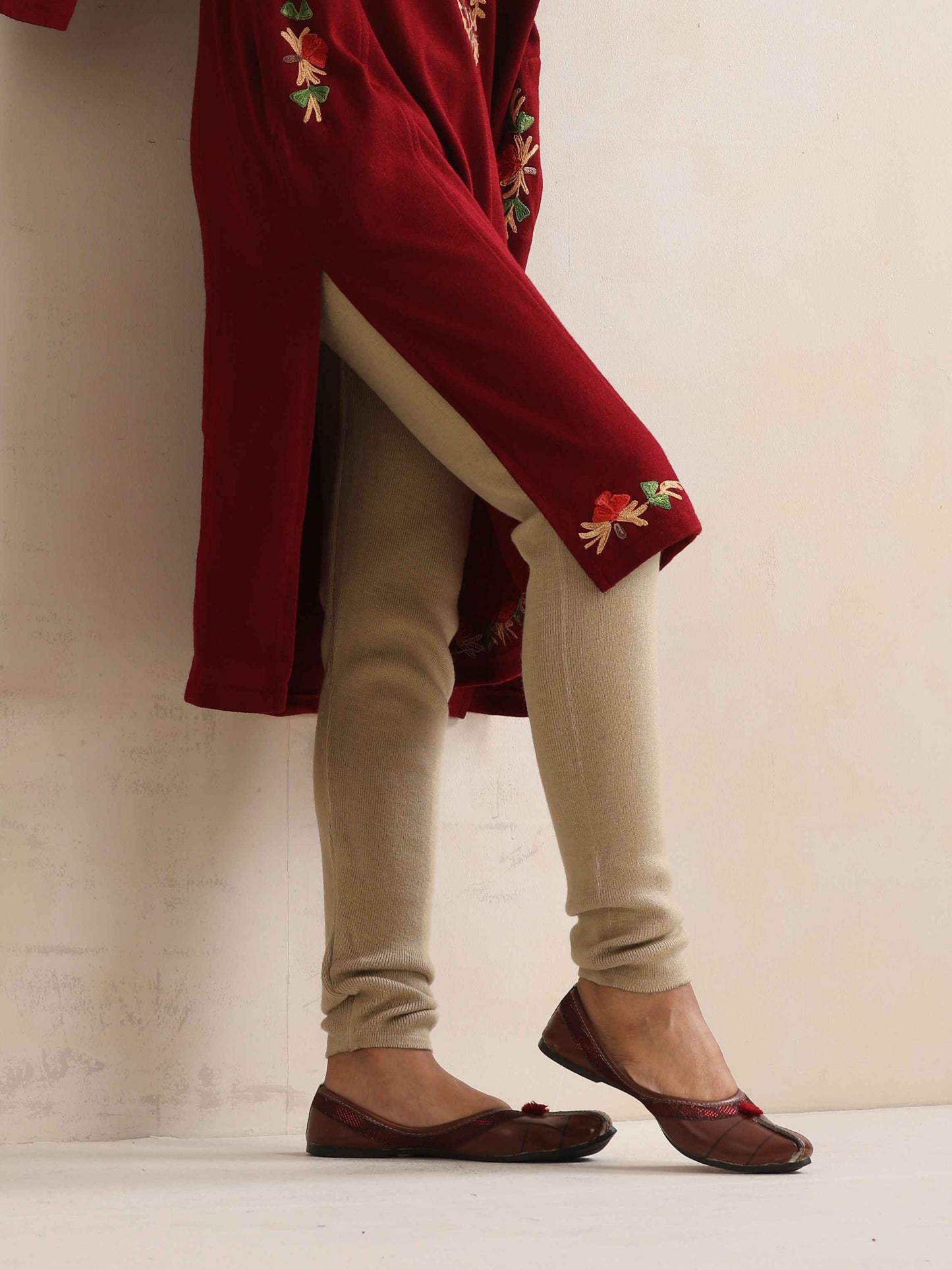 trueBrowns Maroon Kashmiri Embroidered Woollen Phiran Kurta | Swadesiicart