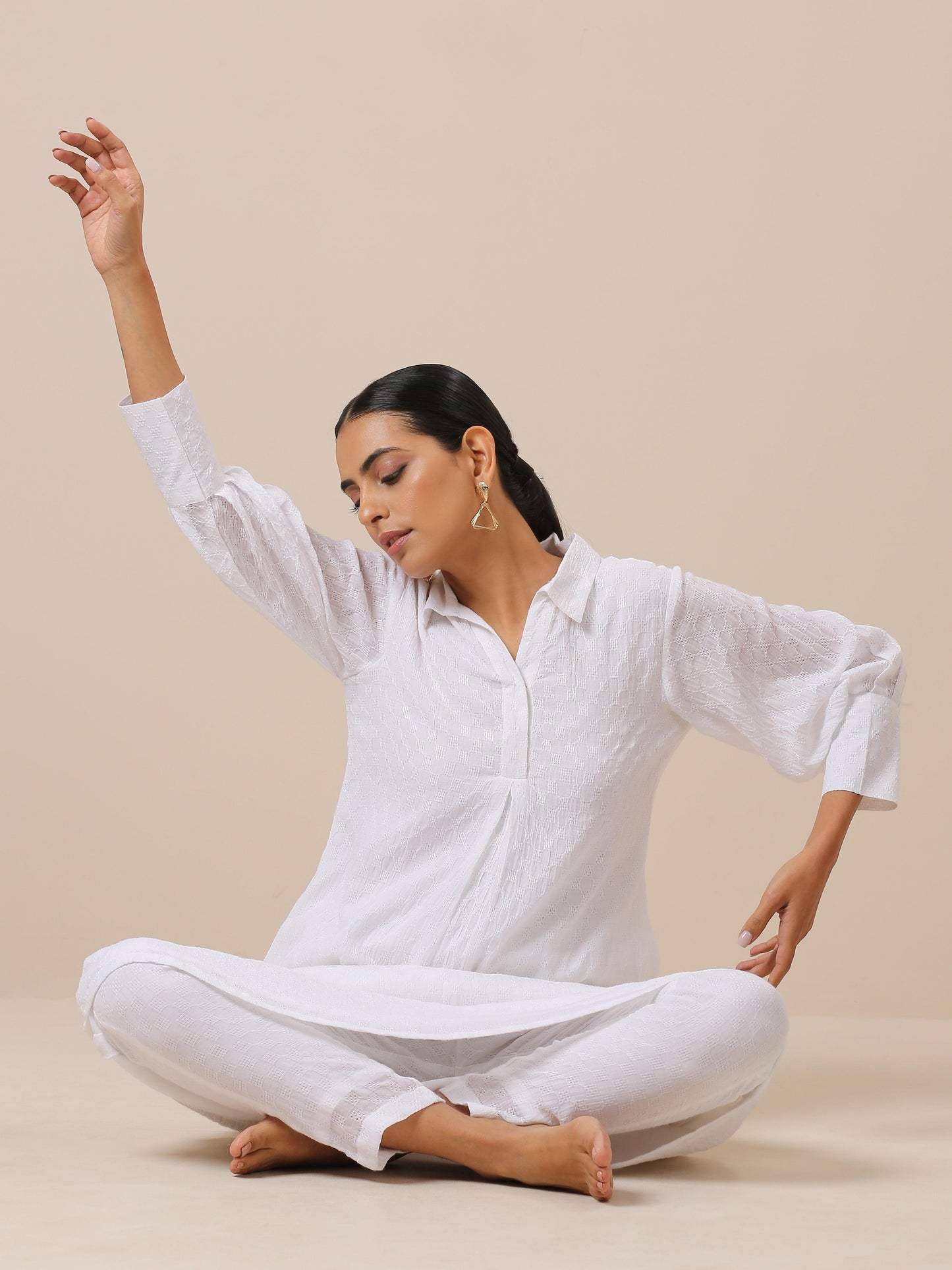 trueBrowns Cotton White Weave Collar Kurta Pant Set | Relove | Swadesiicart