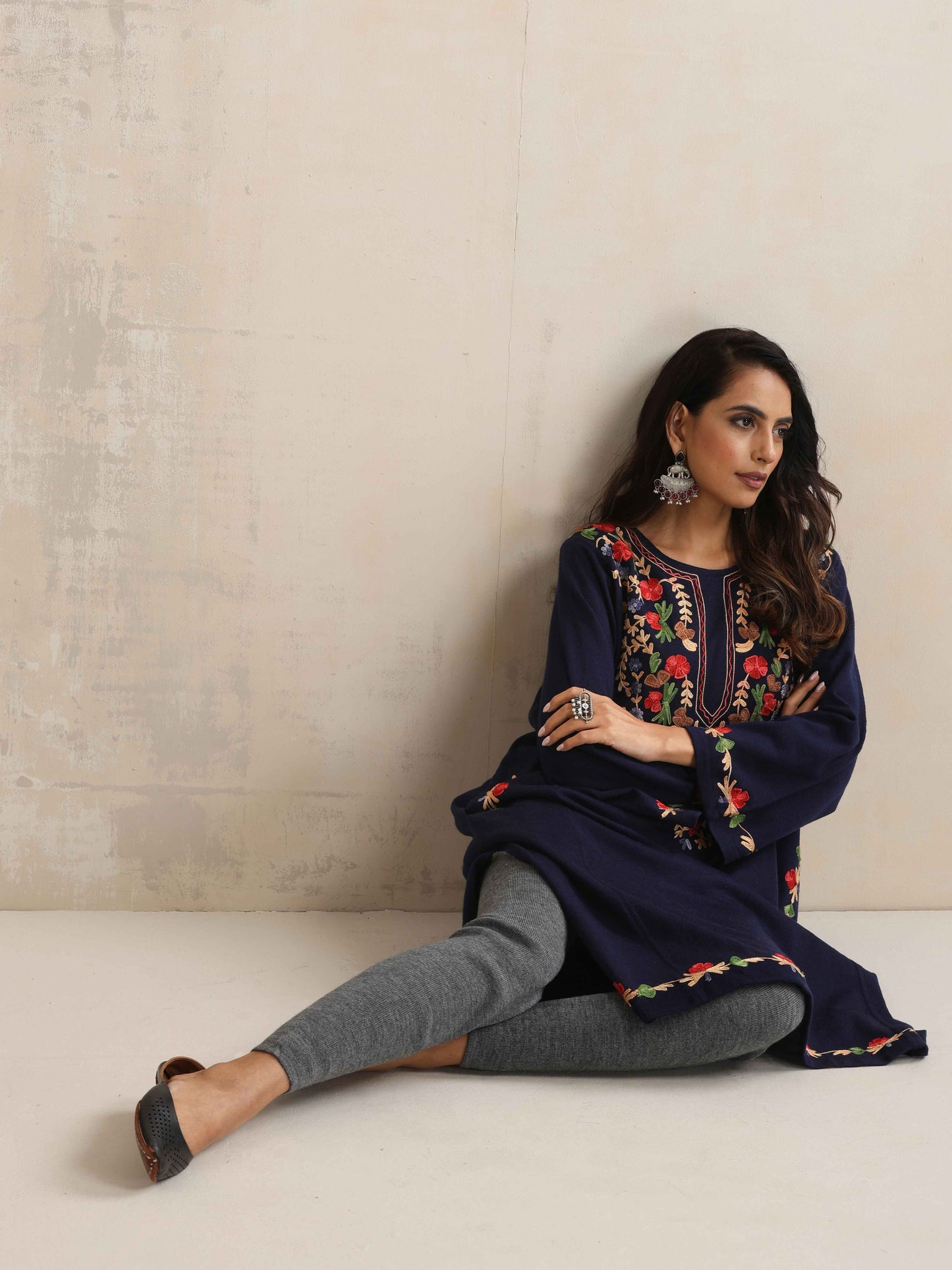 trueBrowns Blue Kashmiri Embroidered Woollen Phiran Kurta | Swadesiicart