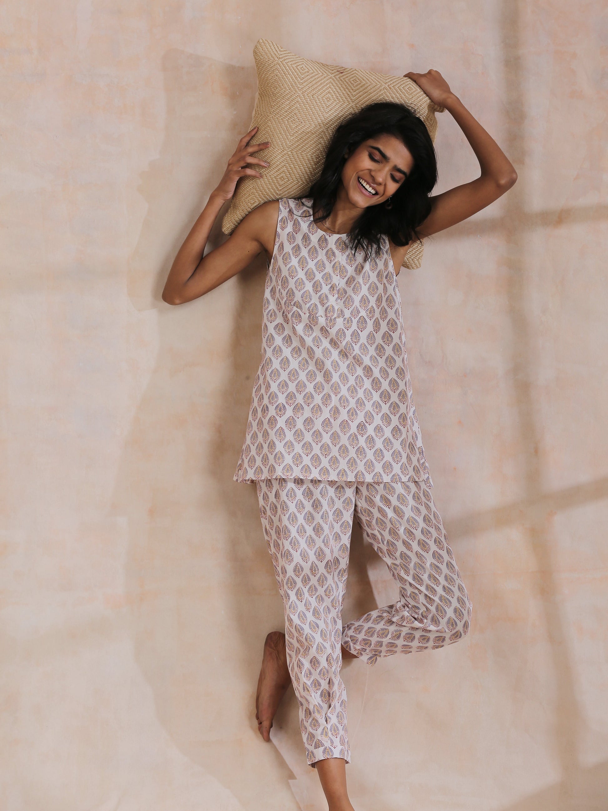 trueBrowns White With Grey Buta Block Print Cotton Sleeveless Co-Ord Set - Swadesiicart