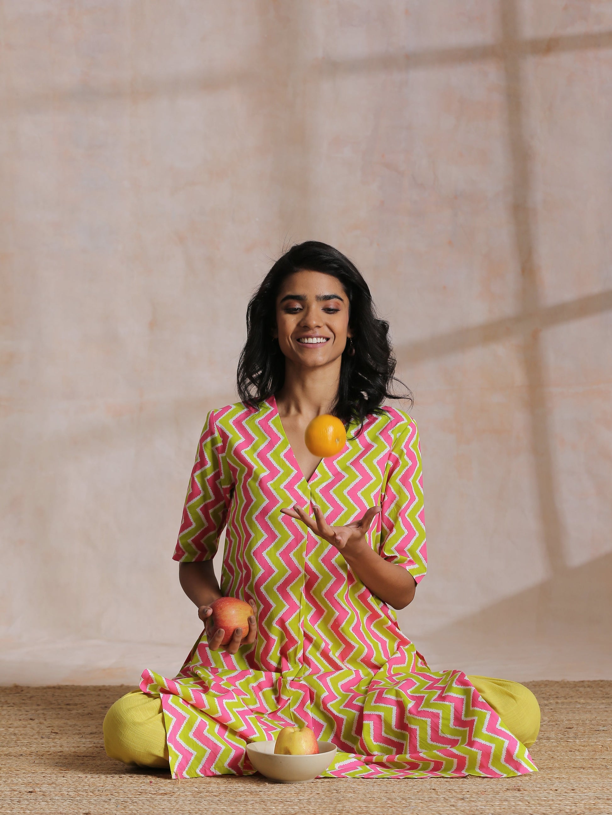 trueBrowns Lime Pink Zig-Zag Lines Print Cotton Kurta Pant Set | Relove | Swadesiicart