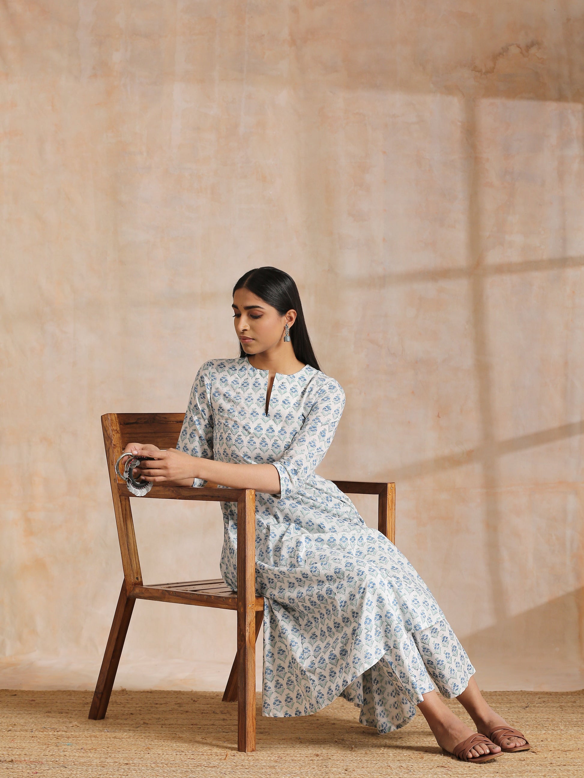 trueBrowns White With Blue Green Buta Print Cotton Flared Kurta Pant Set | Swadesiicart