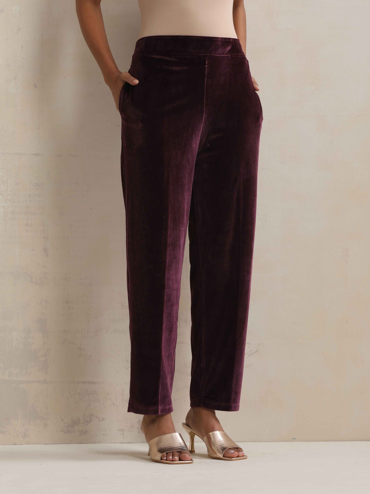 trueBrowns Purple Velvet Embroidered Kurta Pant Dupatta Set | Swadesiicart