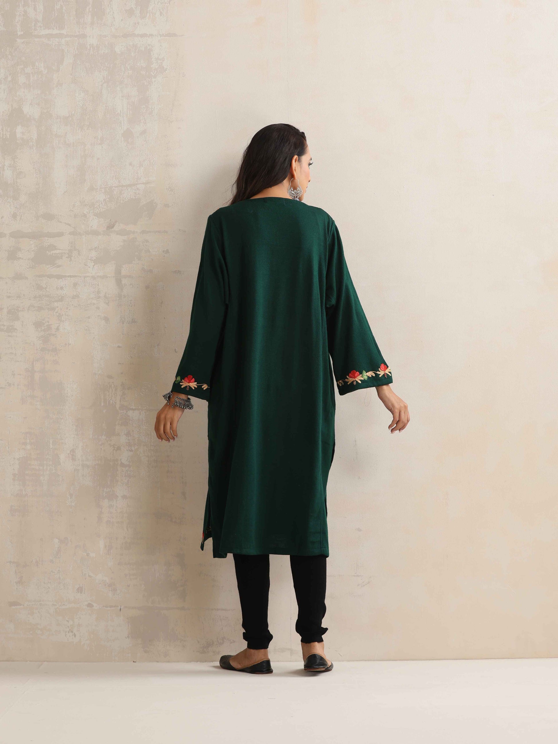 trueBrowns Green Kashmiri Floral Embroidered Woollen Phiran Kurta | Swadesiicart