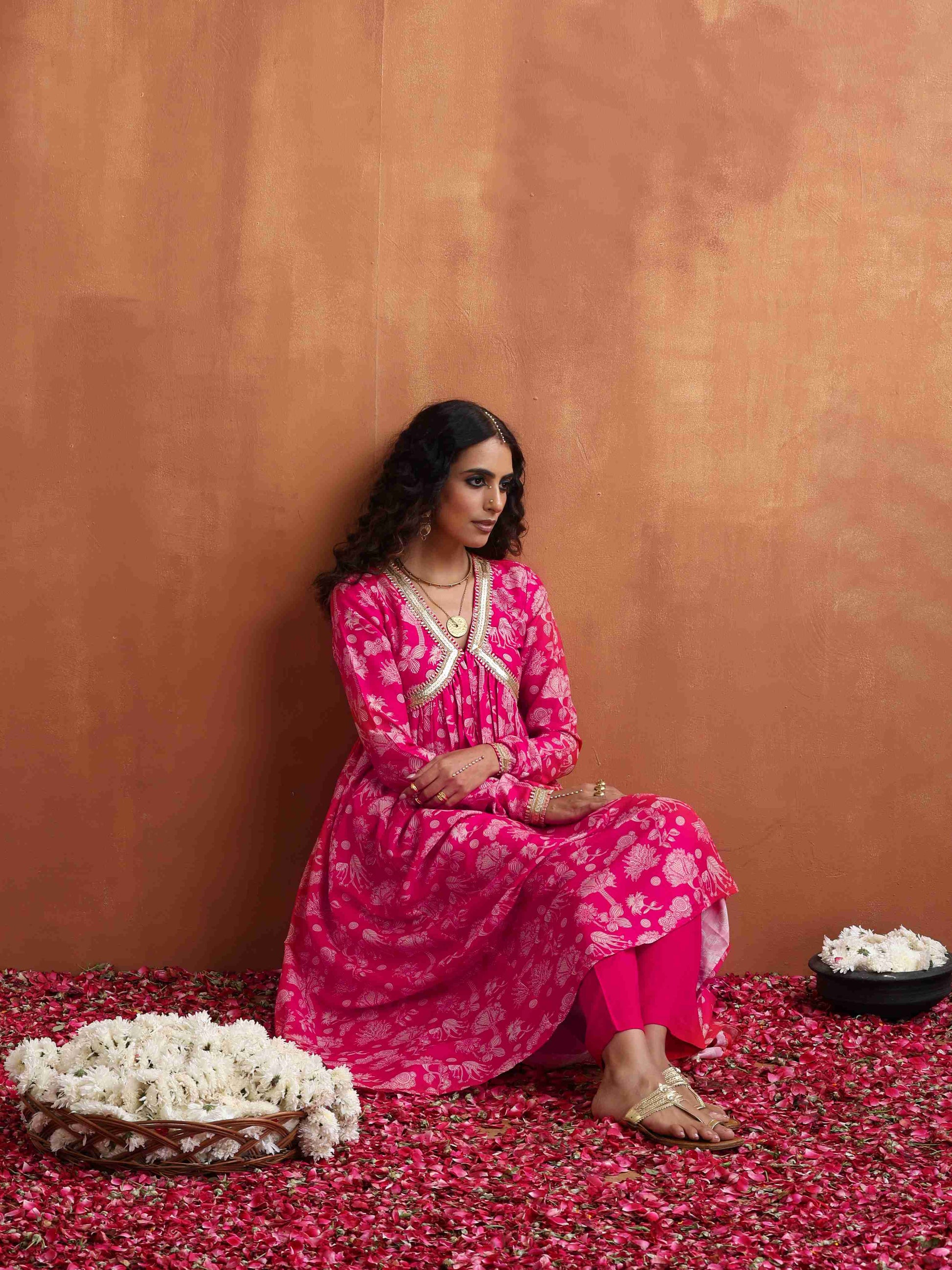 trueBrowns Red Print Flared Anarkali Kurta Set | Swadesiicart