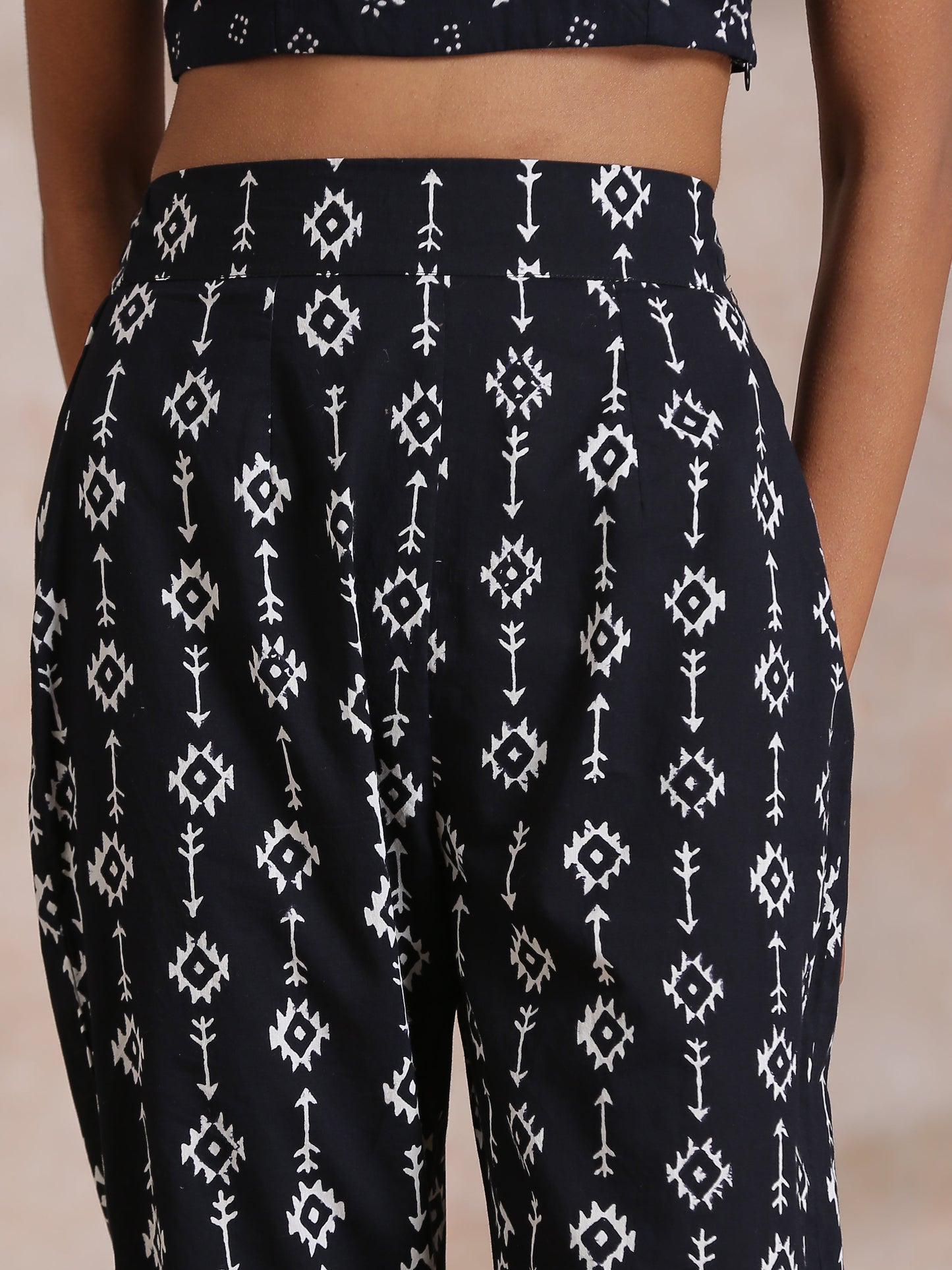 trueBrowns Black White Geometric Print Cotton Pant Suit Set | Swadesiicart