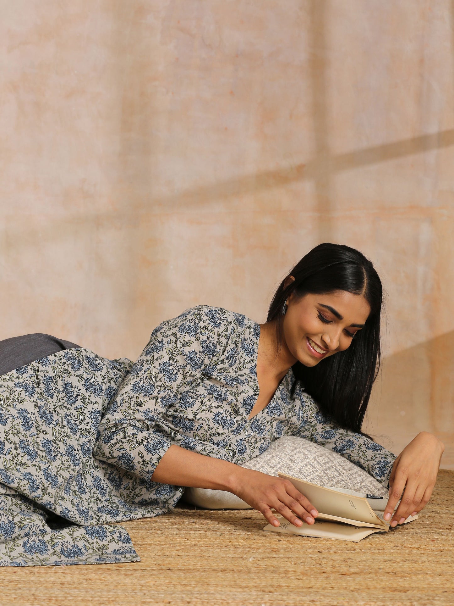 trueBrowns Blue Grey Overall Floral Block On White Print Cotton Kurta Pant Set | Swadesiicart